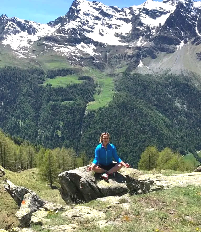 Holistic Retreat Italy - woman meditating in the mountains snowy