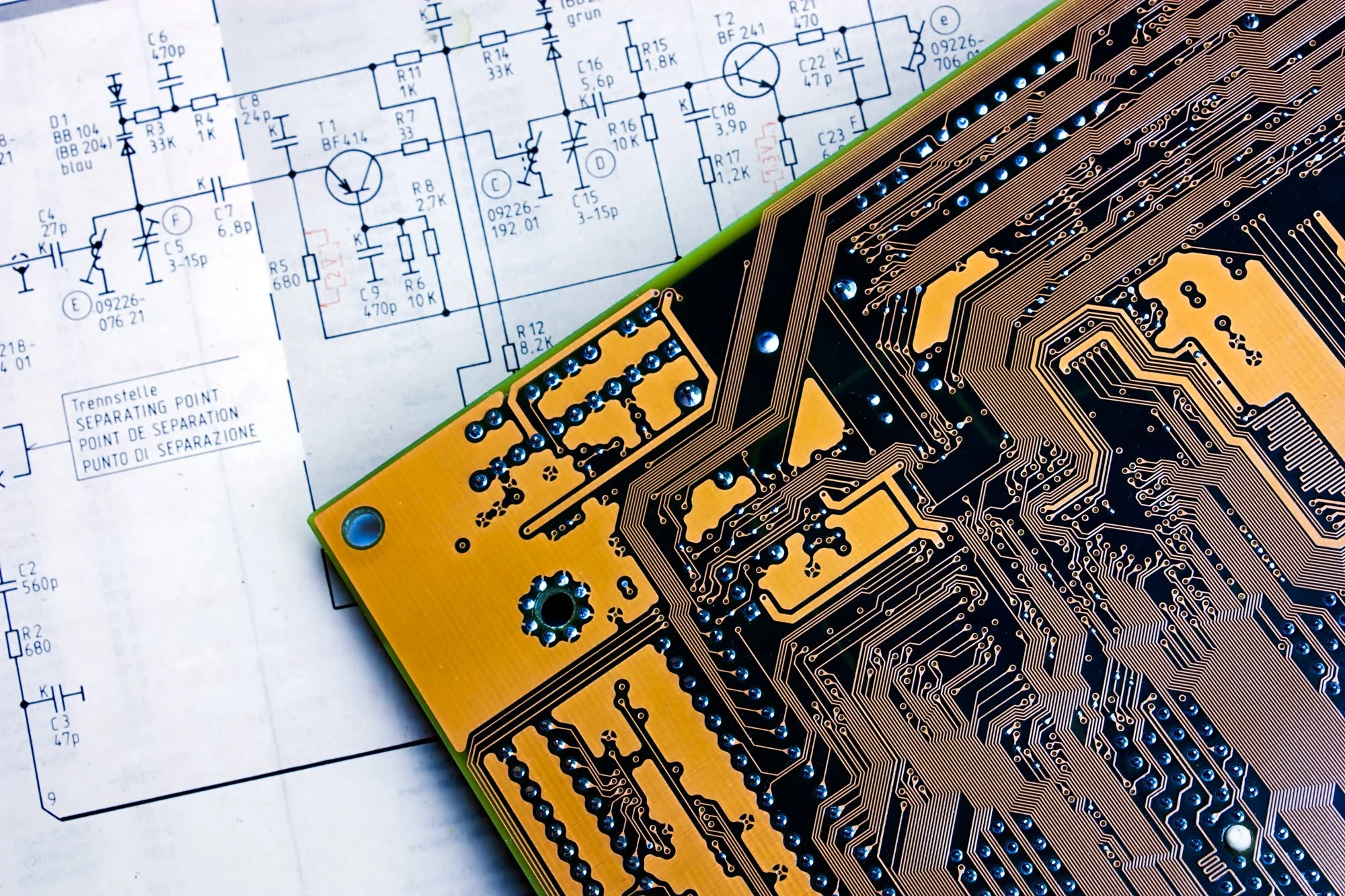 The Advantages of SMT Assembly: Why Choose Surface Mount Technology for Your PCB?