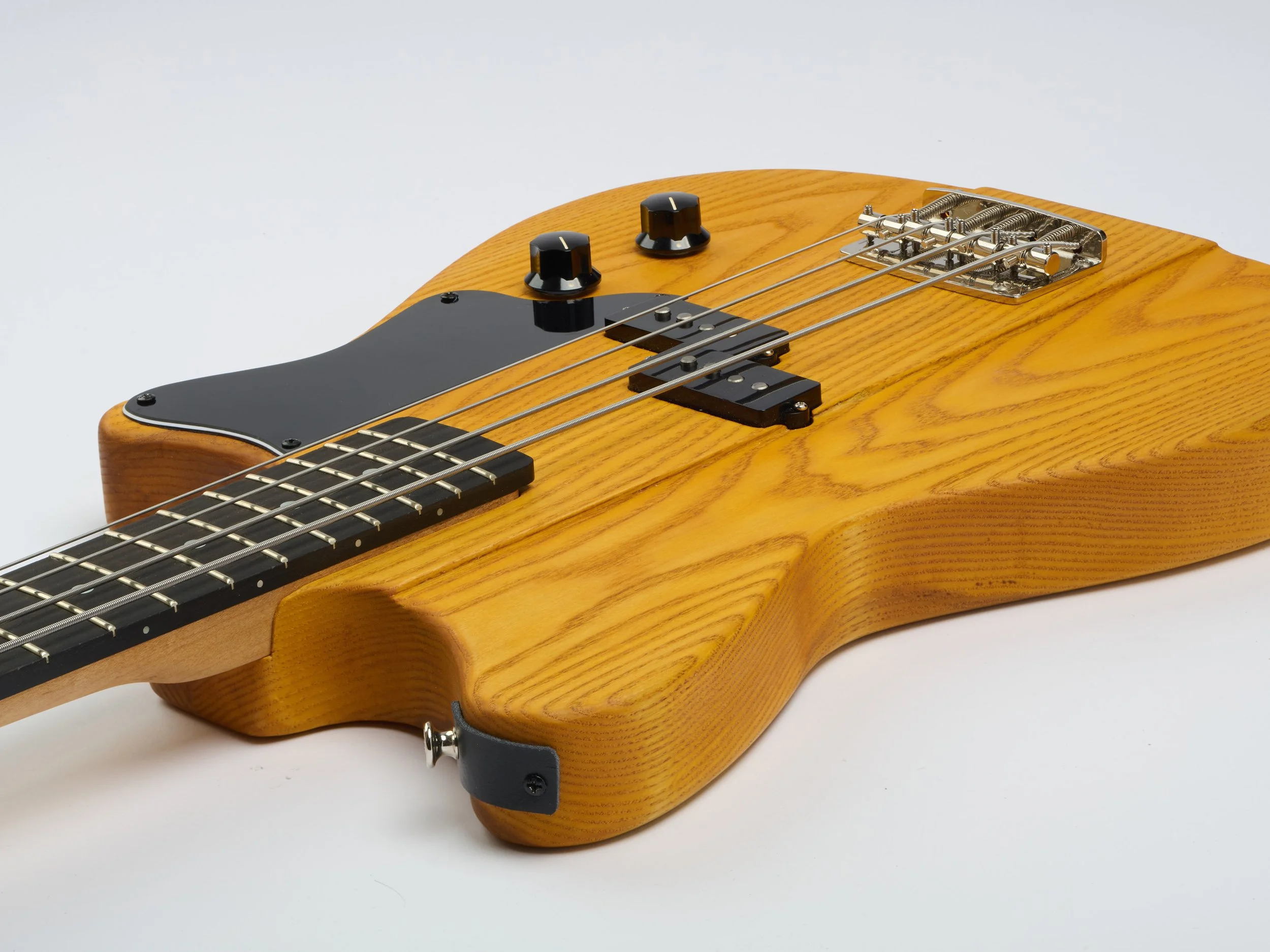 SAMSA - G Medium Scale Bass
