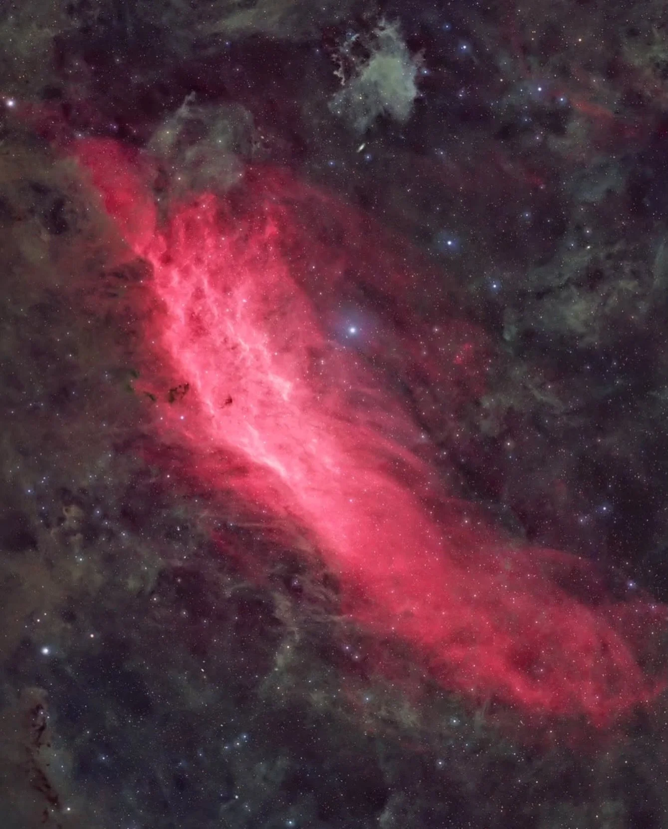 Image by @astrolips2000
The California Nebula - NGC 1499

✨ 🌌 🔭 ✨ 🌌 🔭 ✨ 🌌 🔭 ✨ 🌌 🔭
Use #astromaniacmagazine to feature your astrophotography work 🪐 

Visit our website for Astro gear reviews, articles, and read the story of talented astrophot