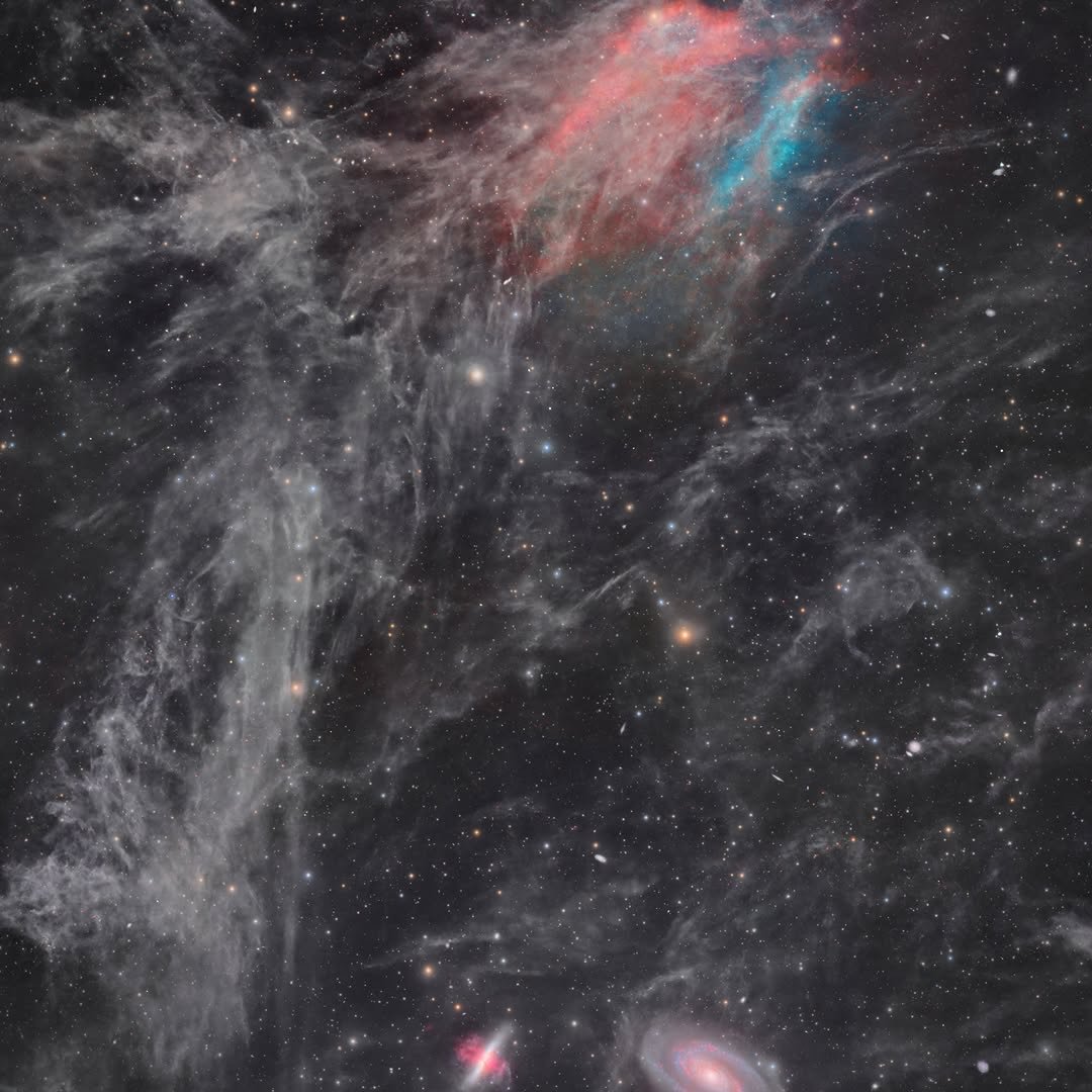 Image by @fcbmkw
M81 M82 &amp; Vulcan Nebula (mosaic)

📸 : zwo asi 6200MM pro
📀 : Optolong, Astronomik LRGB, Antlia SHO
⚙️ : zwo AM3, asiair, asi 220mm, OAG-L
🔭 : Takahashi FSQ106ED, 645 QE0.72x, 0.73x
⏰ : 0.72x : 123hrs (O3: 47hrs, Ha 46hrs) &lsq