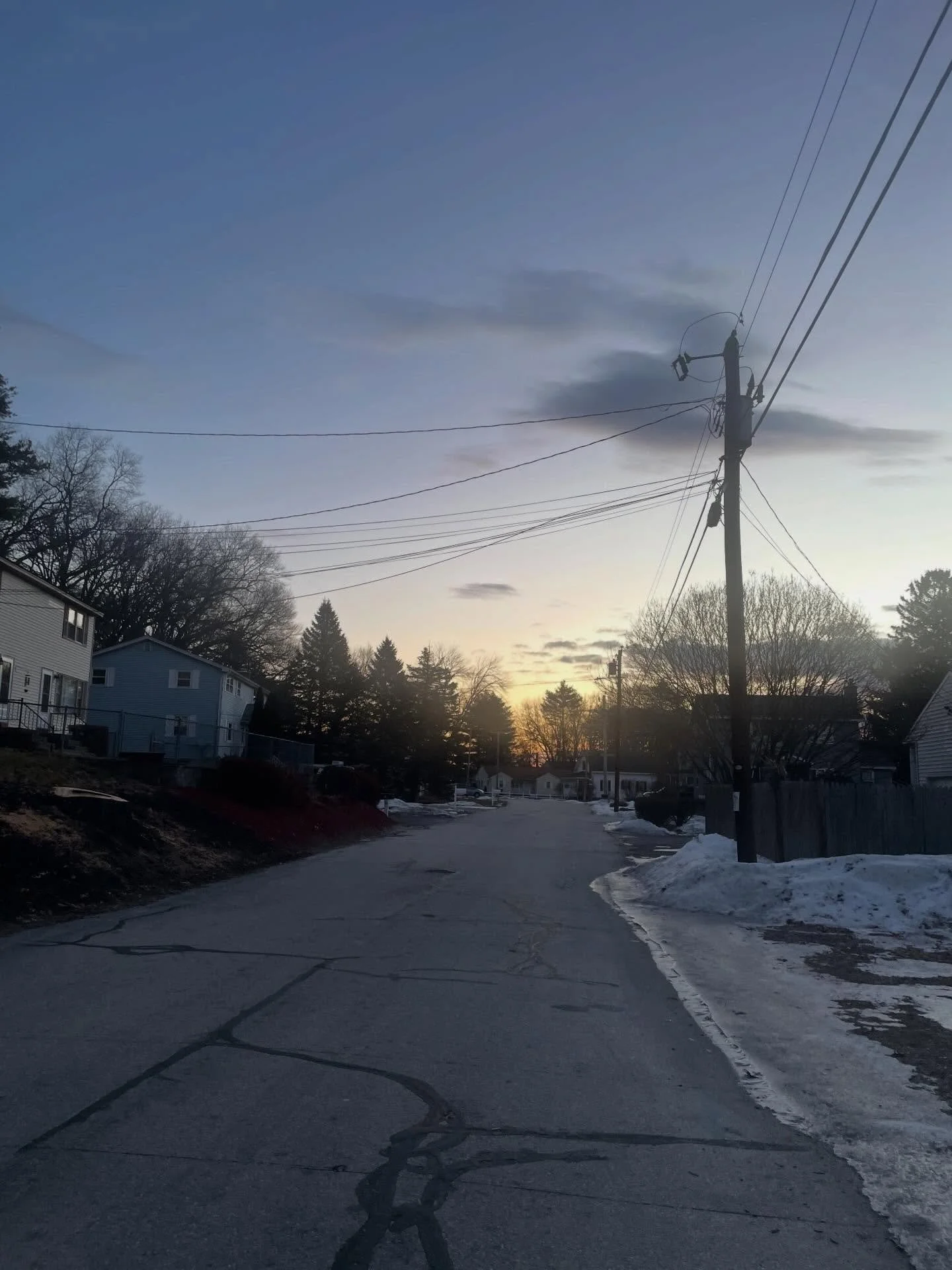 Run 6 of the year. Beautiful sky and clear roads
🌞🎨

#nhrunner #nashuanh #artteacherlife #artistrunner #freshairforthewin