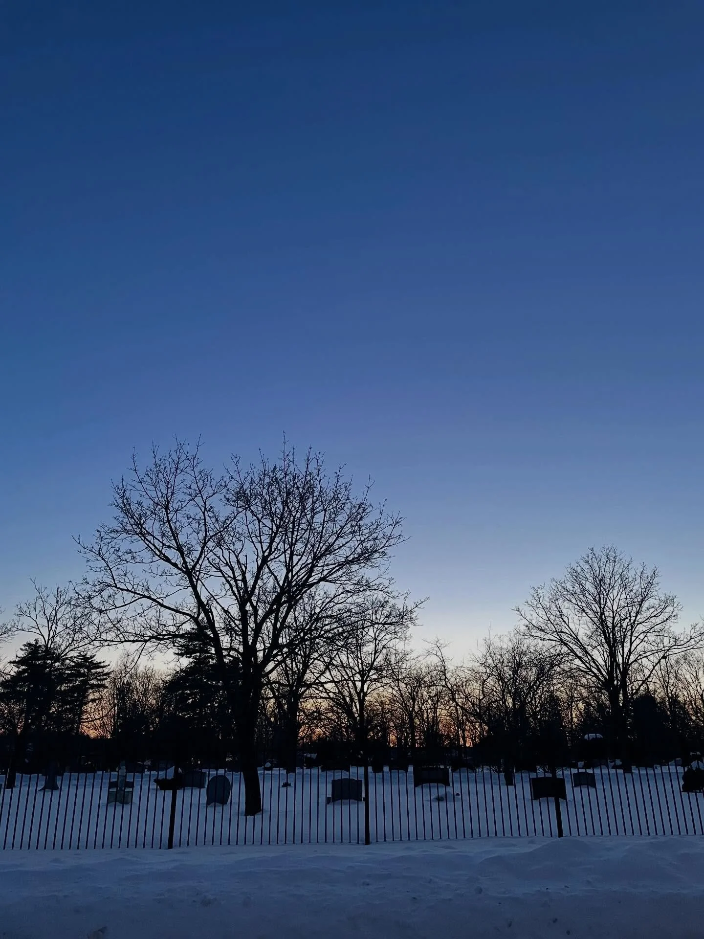 Run 14.  It&rsquo;s staying lighter later 🌞 today&rsquo;s last light was at 5:30. 

#runhappy #nhrunner #artistrunner #nashuanh #happyplace