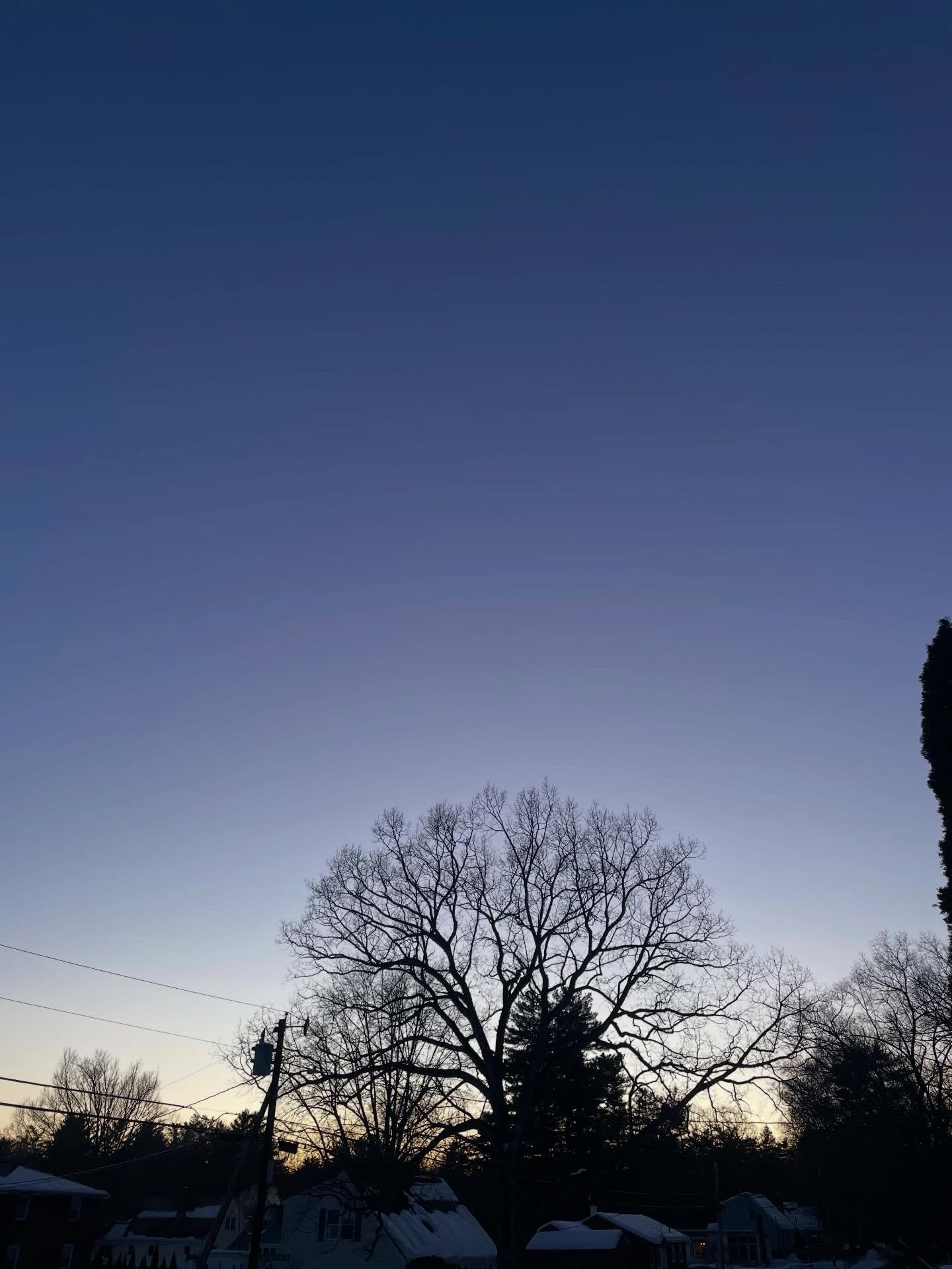 Run 16 &hellip; and finished just before 5:30pm and it&rsquo;s still light. Just what I needed to start the weekend.
Time to decompress and ☕️📚🎨

#nashuanh #runnerlife #artteacher #motivation #nh