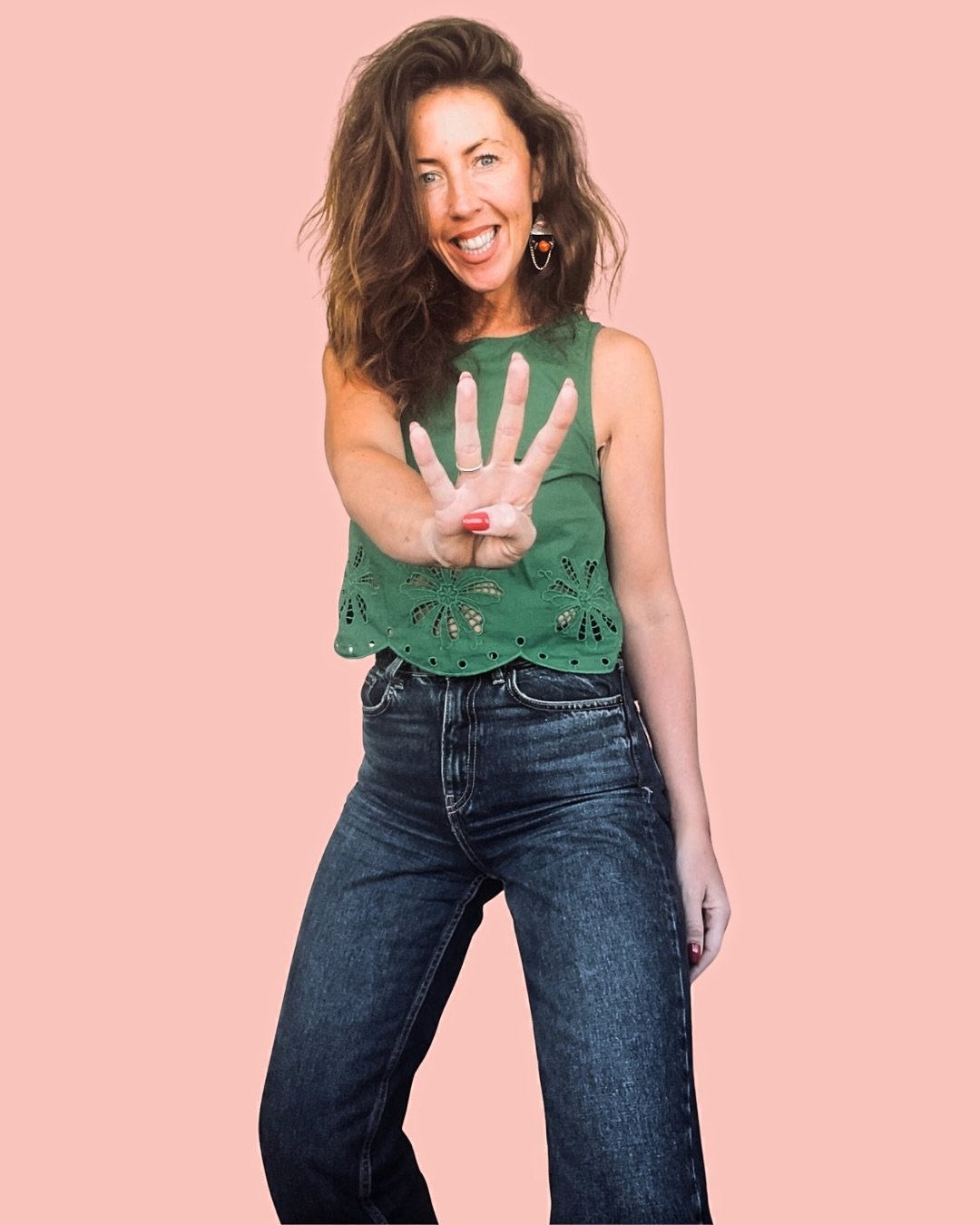 4 years baby! 🥳

My gosh&hellip;.I&rsquo;m smiling and yet also a little emotional. 

Emotional for the years that I never felt good enough and grateful for the courage to change.

Today is special for me I&rsquo;m 
4 years alcohol free, 
17 years i