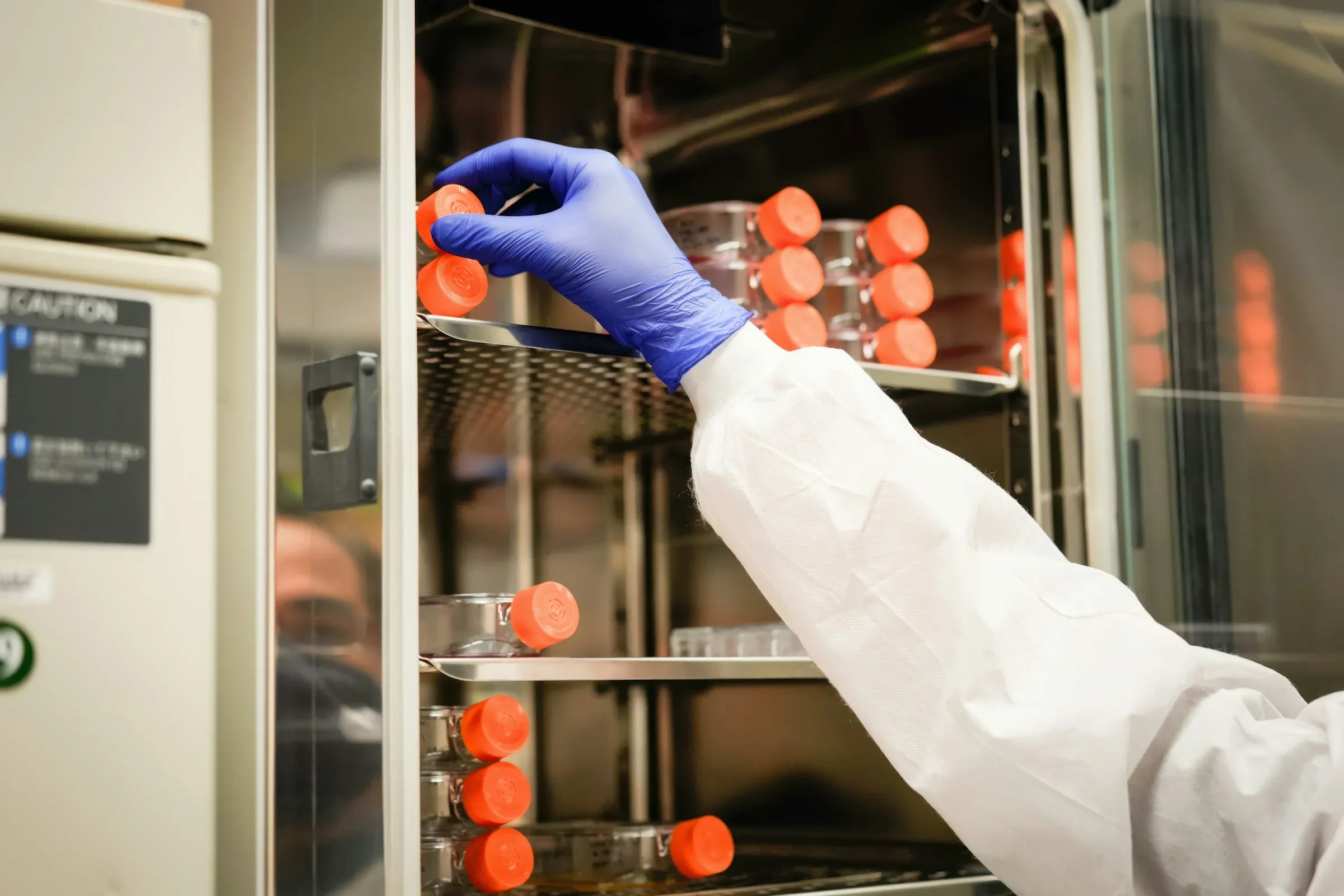 Scientist handling lab samples symbolising Metheus Consultancy’s market strategy services to real-time asset monitoring companies.