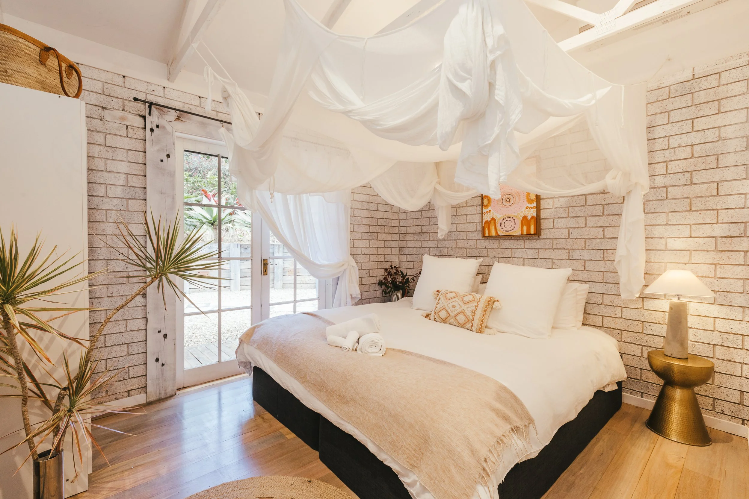 V3 - King Room - King Single Bed