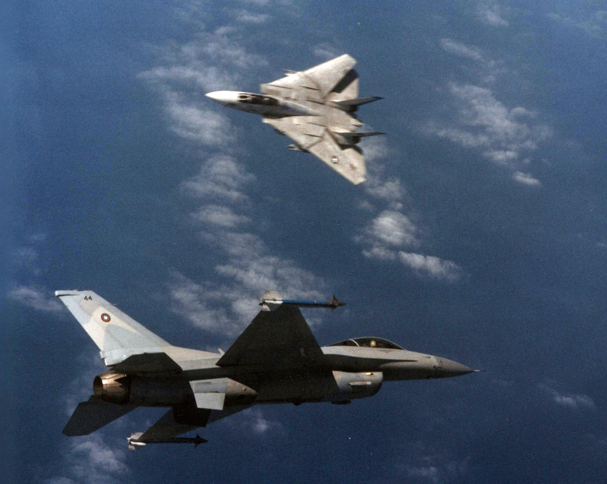 F-14A_Tomcat_of_VF-213_in_dogfig.png