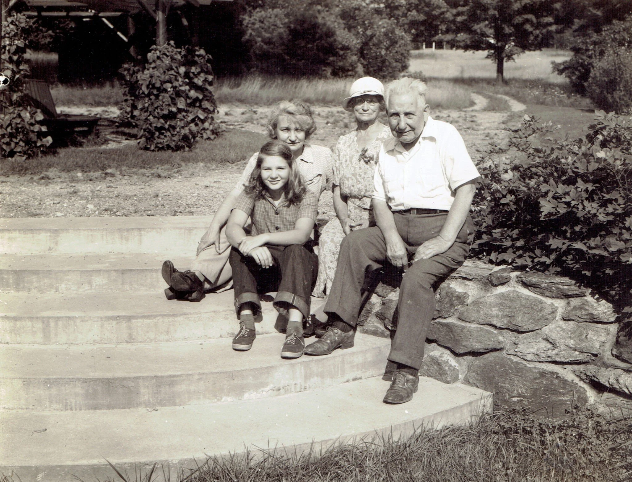 Suzanne Goyne Crowell, Edith Goyne, Uncle Dick and Ida, 1930's