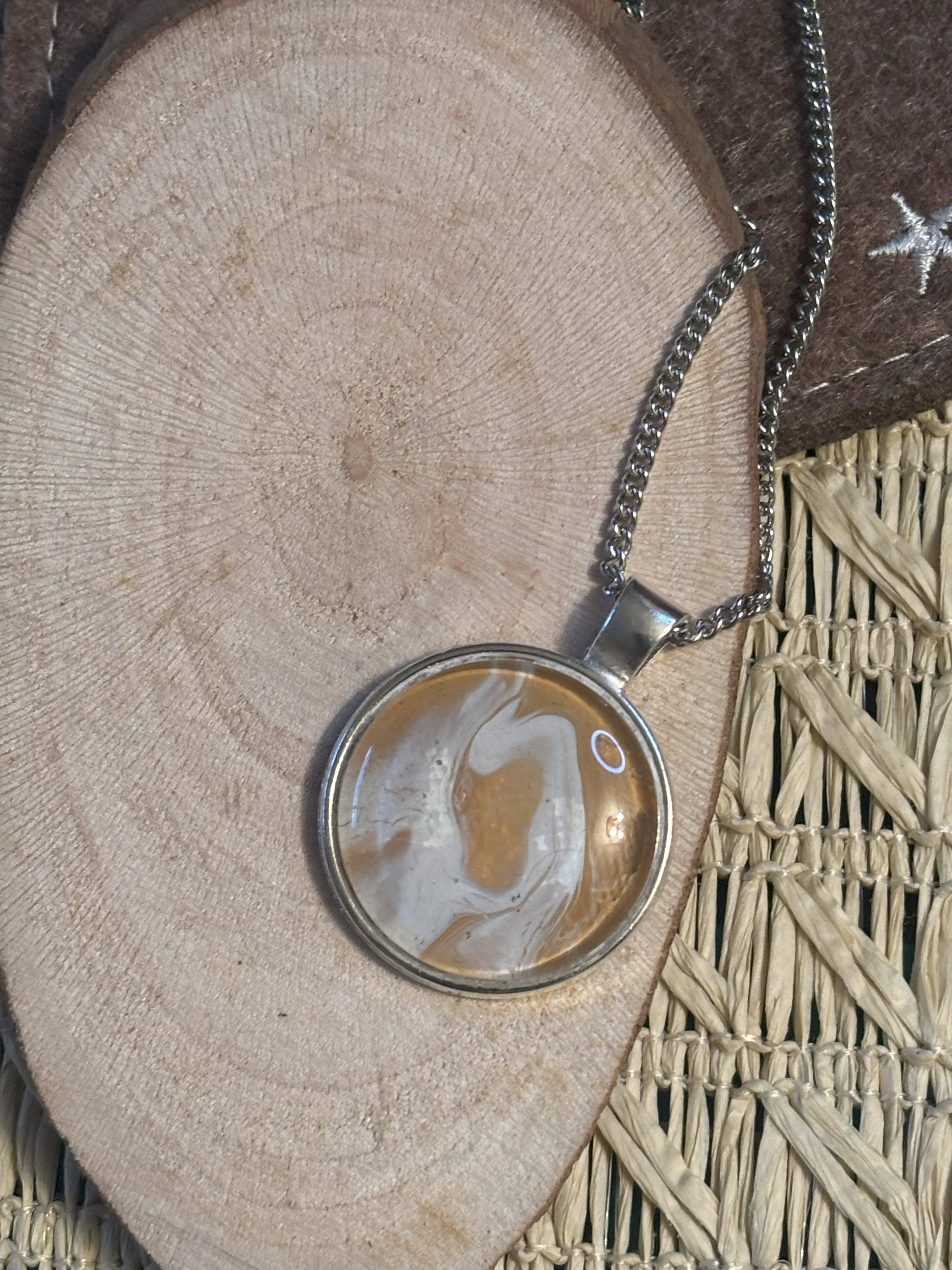 Collier Rond beige doré et blanc nacré n°20