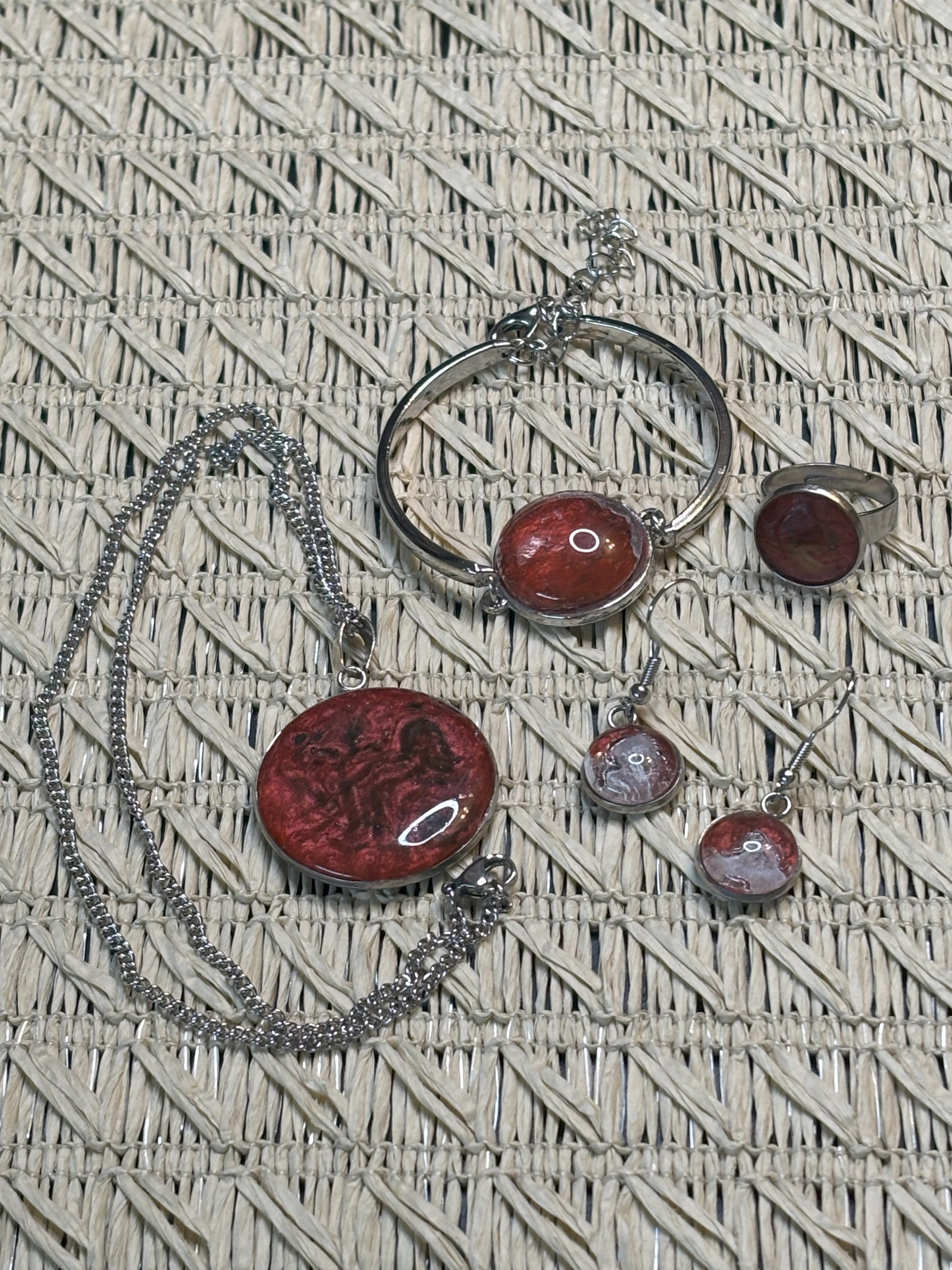 Parure complète de bijoux peints à la main n°2 rouge profond