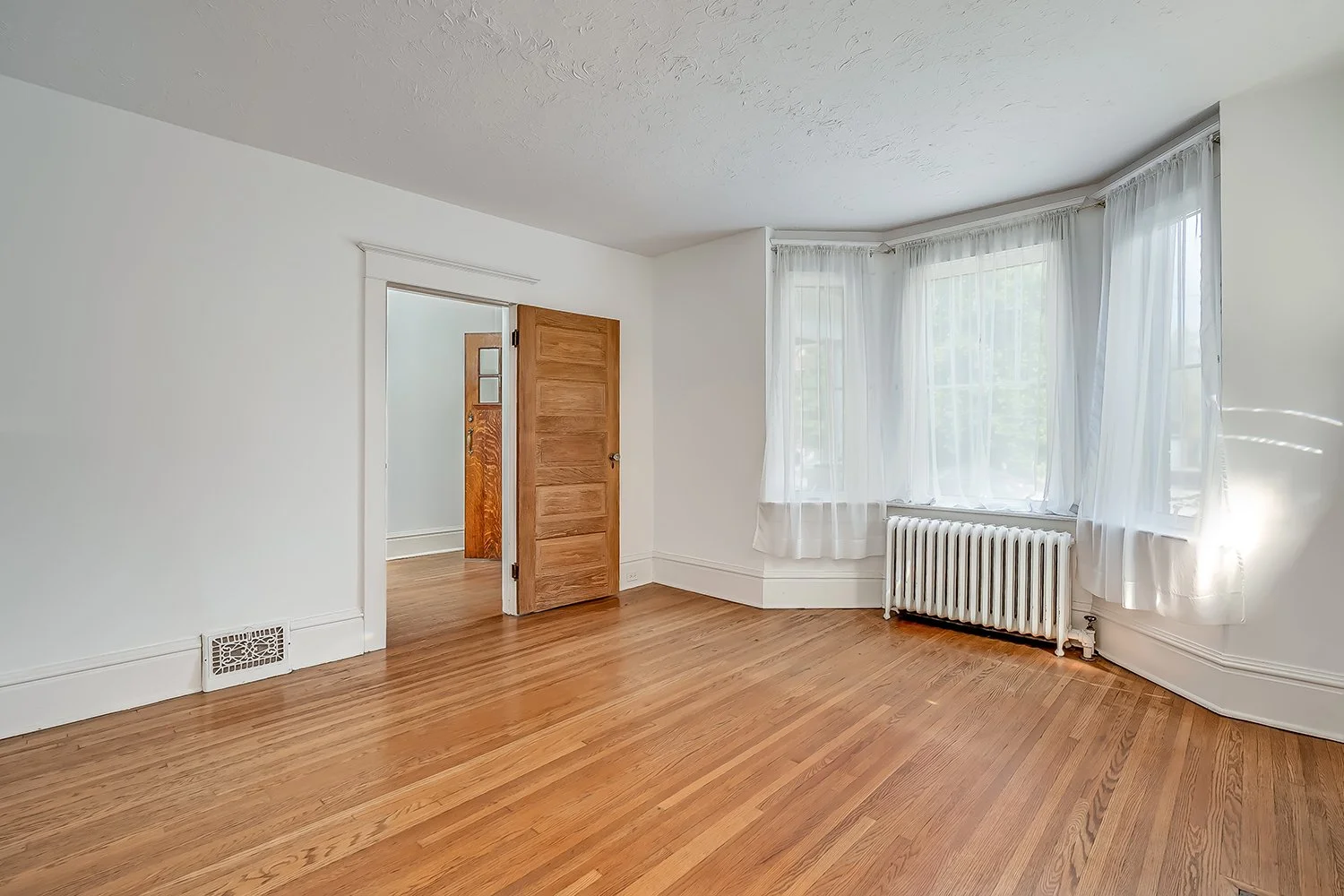 20 32 Belcourt Rd 013.jpg