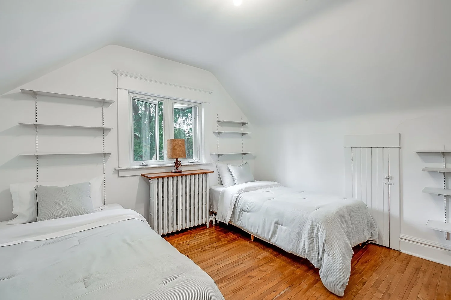 102 Belcourt Rd 054.jpg