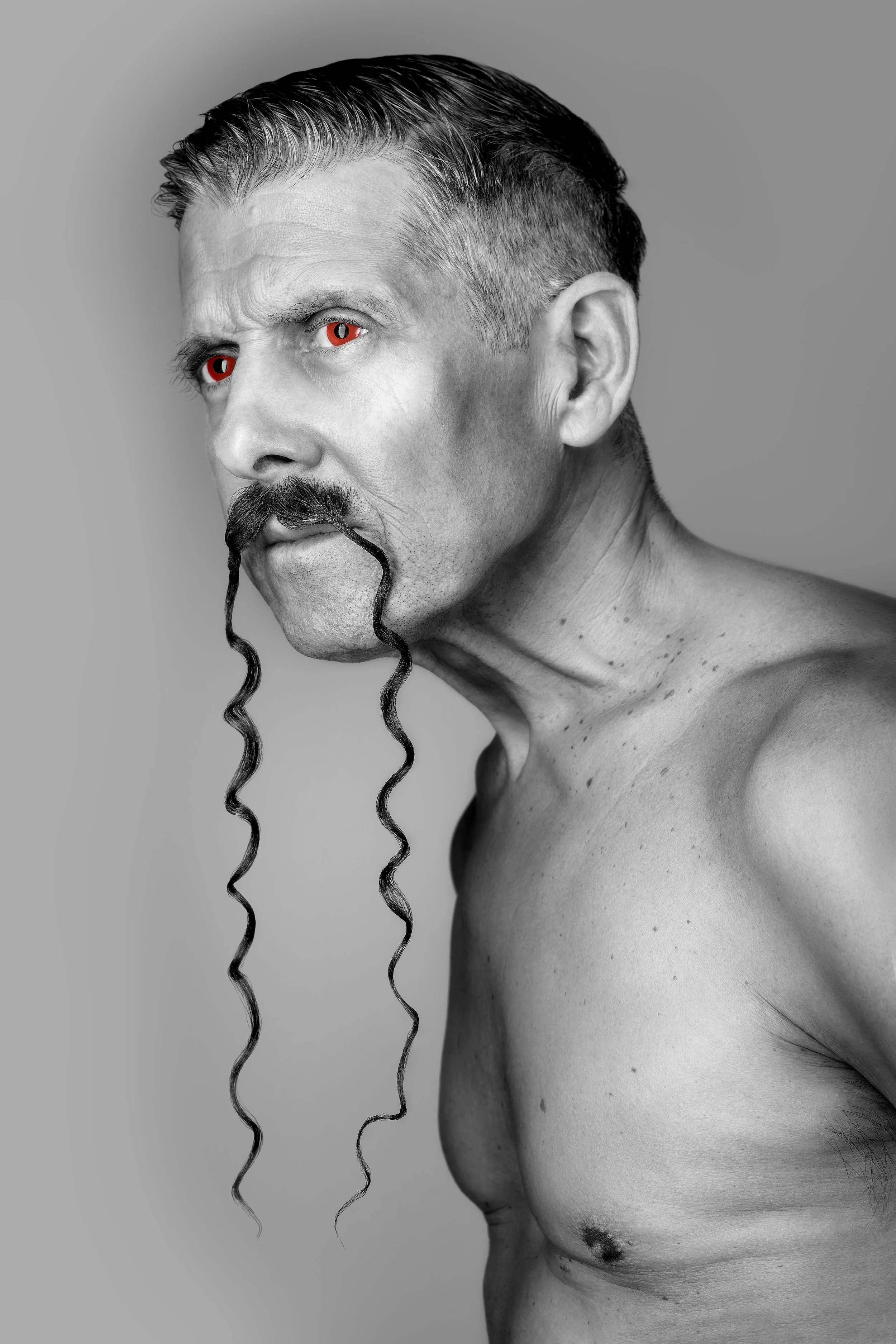 900 Ming DSC07980-Mono-Eyes.jpg