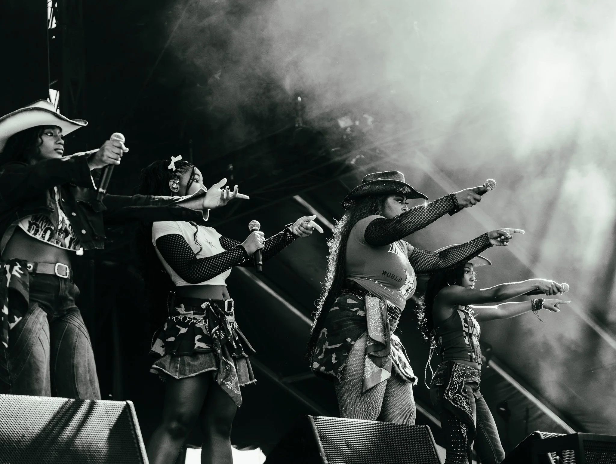 TOKiO Pete live concert photography - female performers on stage in Dallas