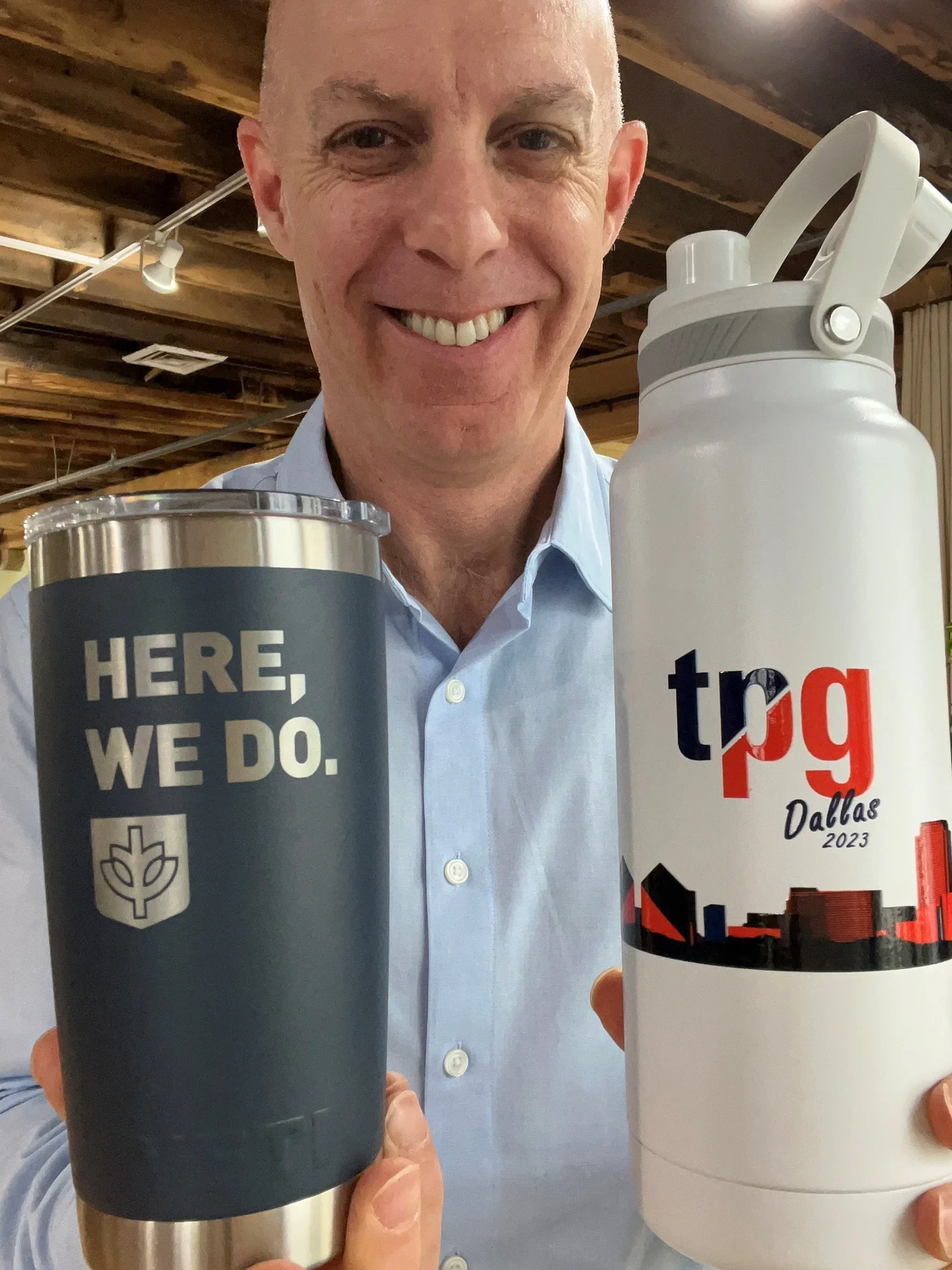 Photo of assorted branded drinkware styles—including plastic tumblers and vacuum‑insulated bottles—highlighting the popularity of drinkware in promotional merchandise.