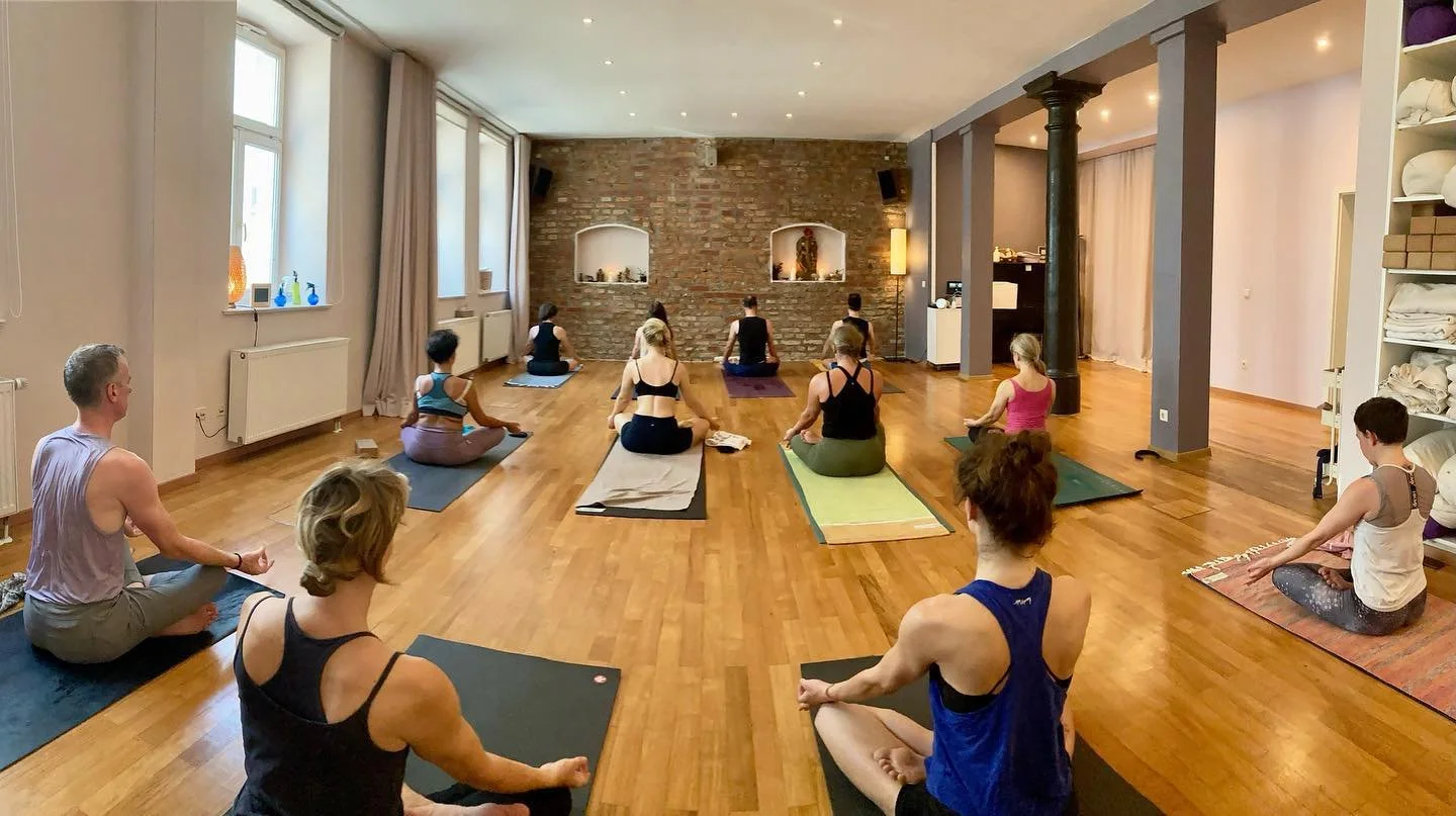Lovely Saturdays, led class in the morning and picnic in the afternoon 🍀🧚🏼🍀 

Join us in @ashtangaspiritmunich every week morning from 6 to 9am. 
Saturdays led class 8-9.40am.

Don&rsquo;t miss the opportunity for an introduction to the ashtanga 