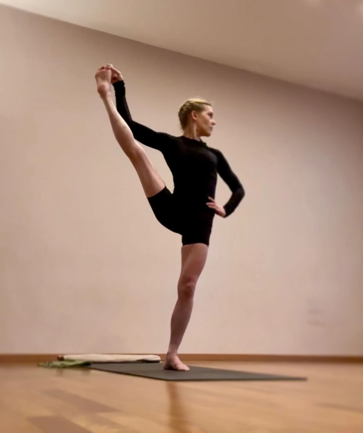 #keepitsimple #justpractice - Only three more weeks of regular #ashtangayoga classes with me @astacaplan at @ashtangaspiritmunich From June 1st 2024 @mirajohanna108 and @a.riamm will take the lead! #practiceandalliscoming #ashtanga #yoga #yogainm&uum