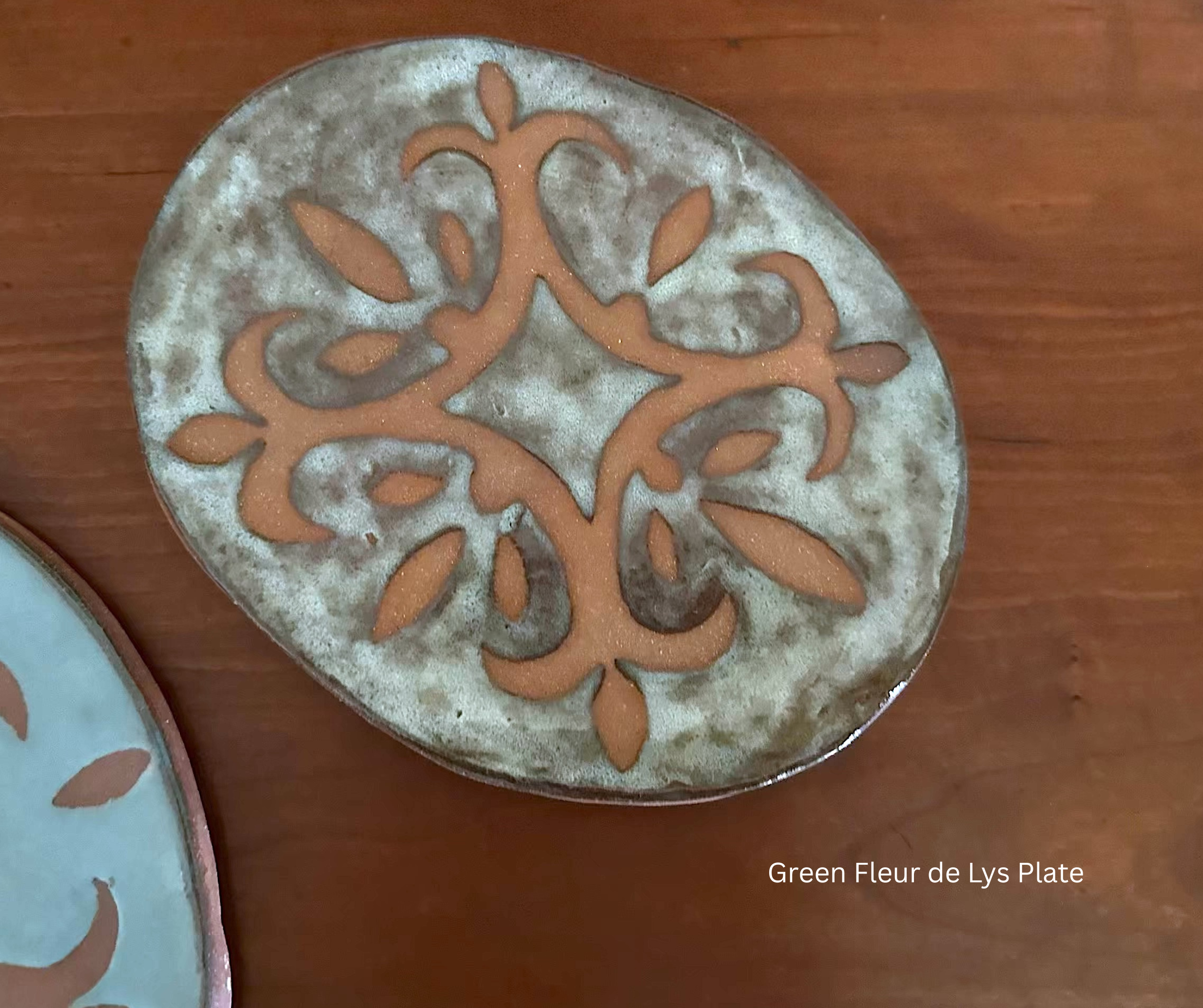 Blue Fleur de lys with flower Plate (2).png