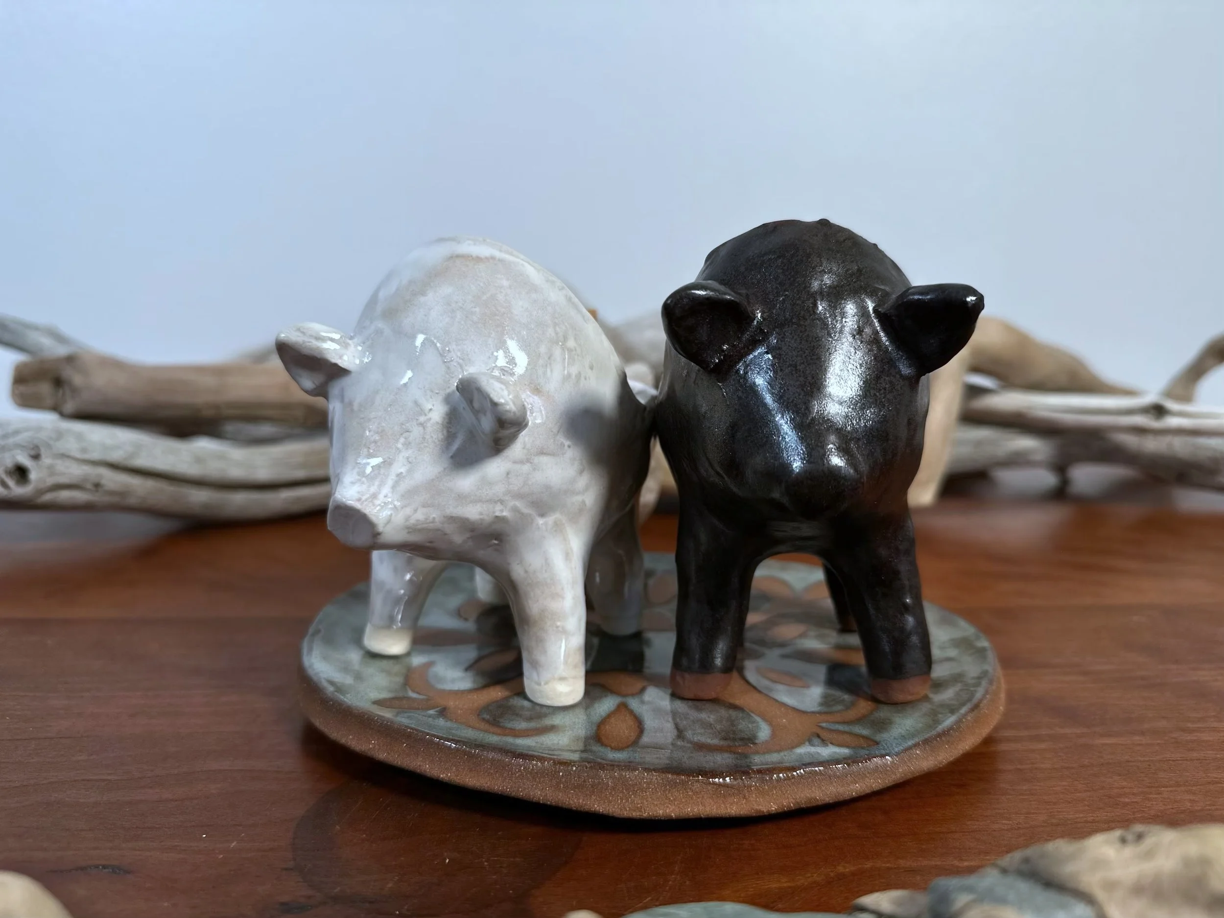 front view side view Salt and Pepper Pig ceramic set by yellowstoneware by jesse fales.jpg