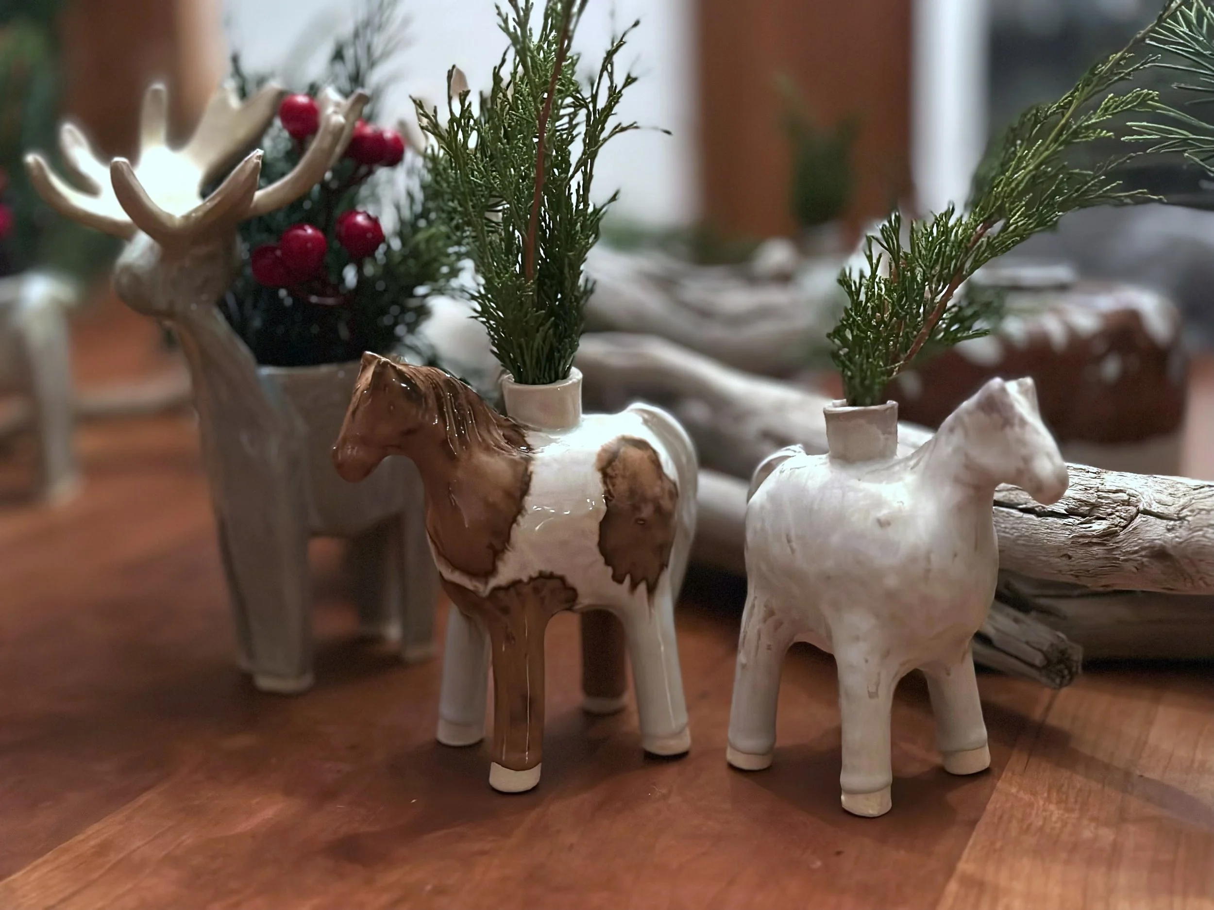 small paint horse and white horse vase copy.jpg