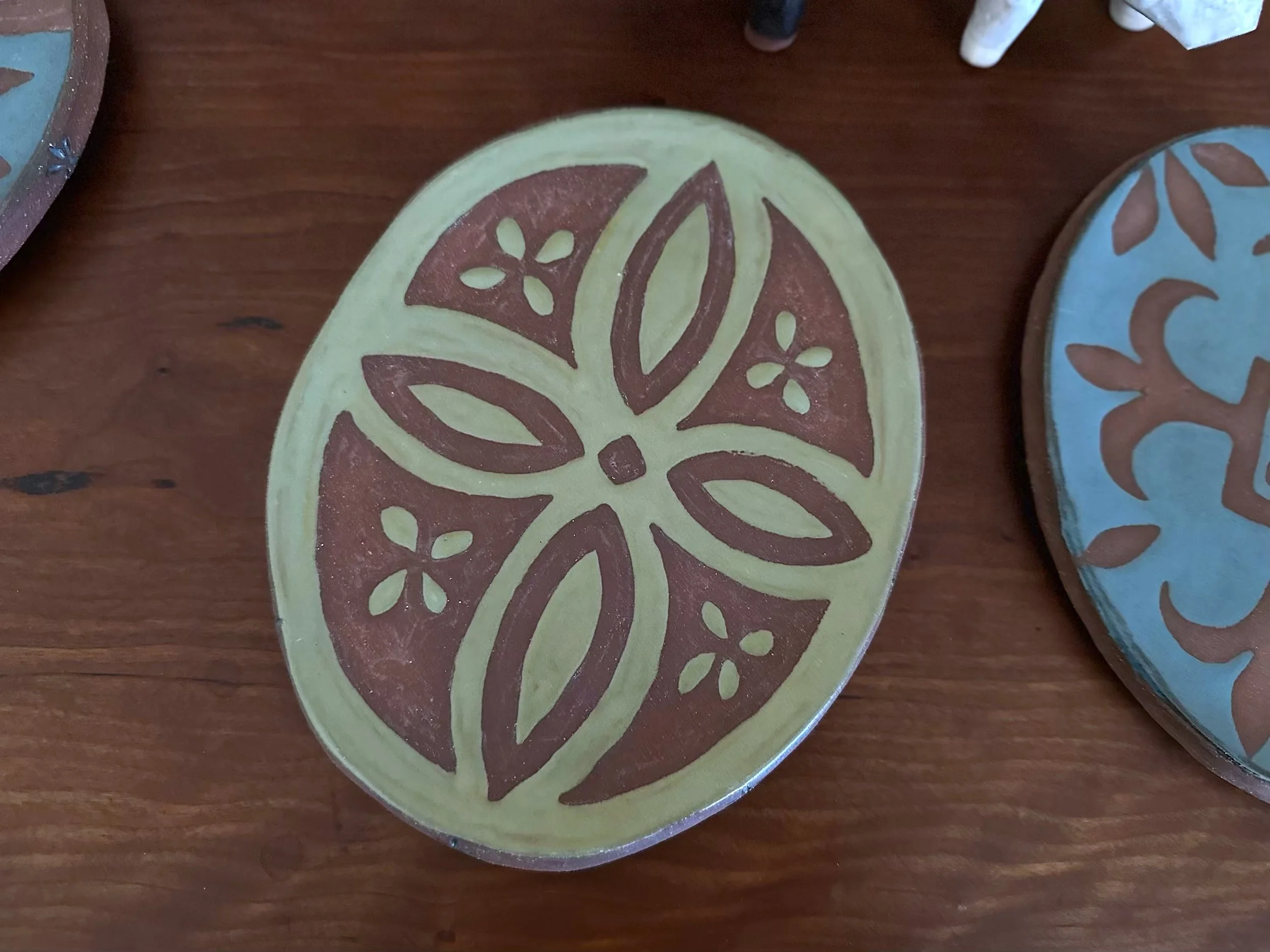 green 4 leaves plate salt & pepper set by yellowsotneware by jesse fales copy.jpg