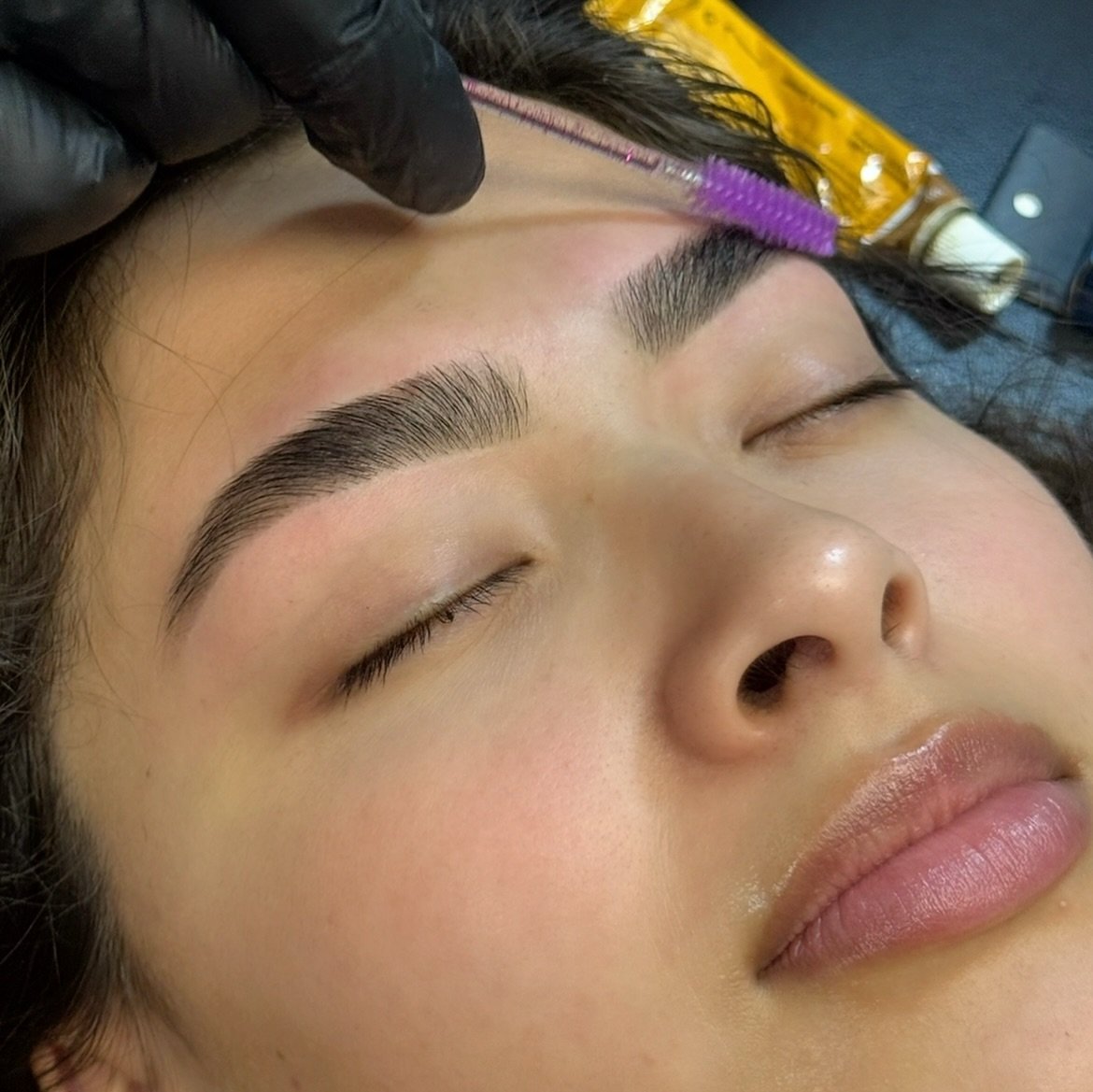 Holiday Party Brows&hellip; CHECK! ✔️ @francheskab_ is sleigh-ing the brow game 🎄✨

Book online or contact us today 🫶

#centralnj #lashliftnj #browartist #njartist #njbrows