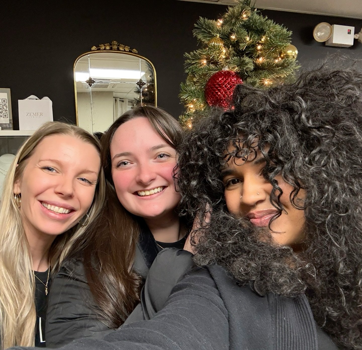 🎶 Guess who&rsquo;s back&hellip; back again? 🎶 Karley&rsquo;s back! Tell a friend!! 🎶

Our iconic duo Fran &amp; Karley are officially back at LBL and ready to bring your brows and lashes back to LIFE ✨🔥
Get ready for those feel good vibes, incre