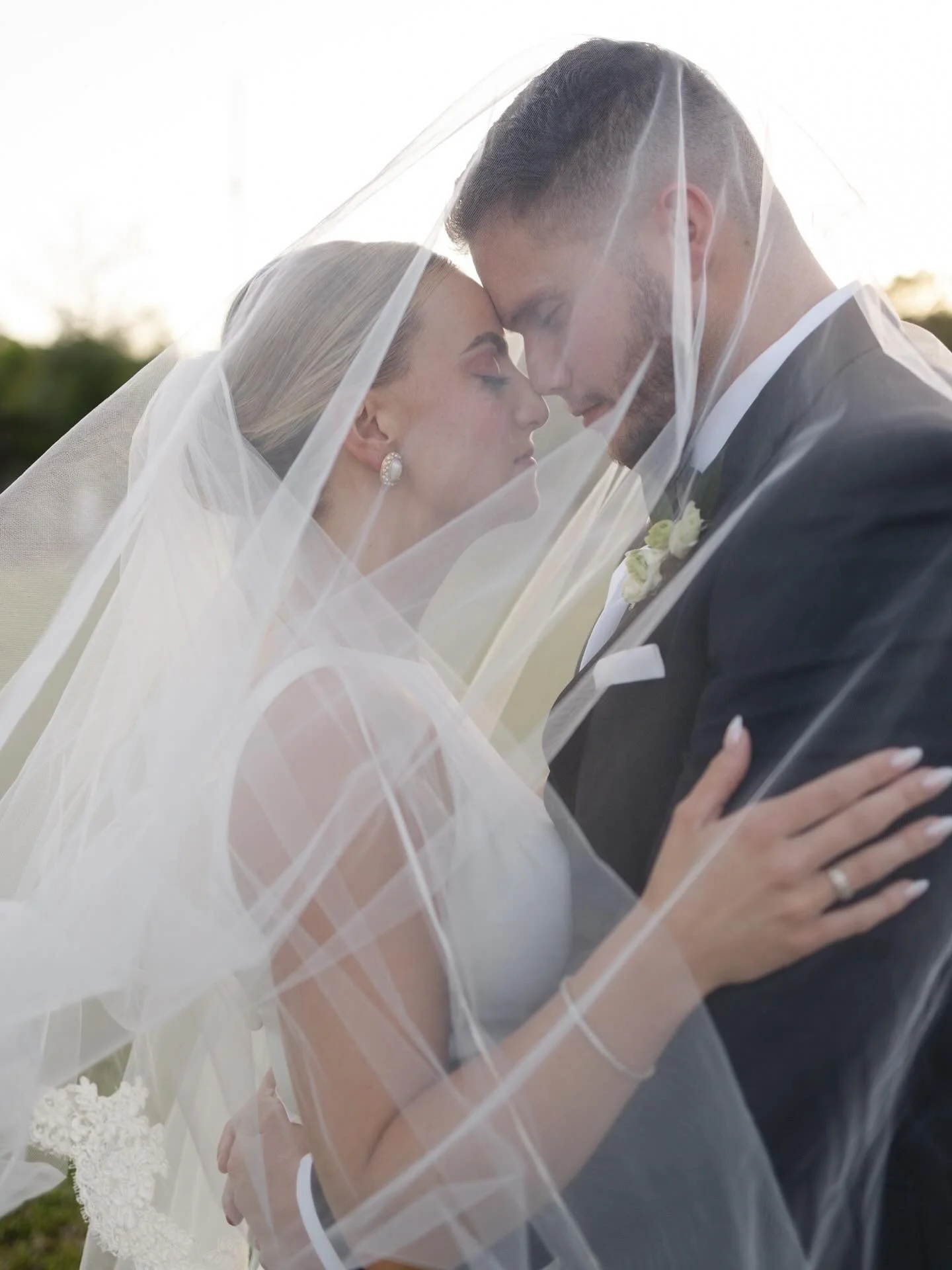 Where two hearts meet, forever begins

Vendor Spotlight
Photographer: @jennabrookephotography 
Bridal Beauty: @brushworx
Venue: @lindalemill 

-
🩵Brushworx: Hair &amp; Makeup
👰&zwj;♀️Weddings | Engagements | Events
🖥️ www.brushworx.net
🌟Book your