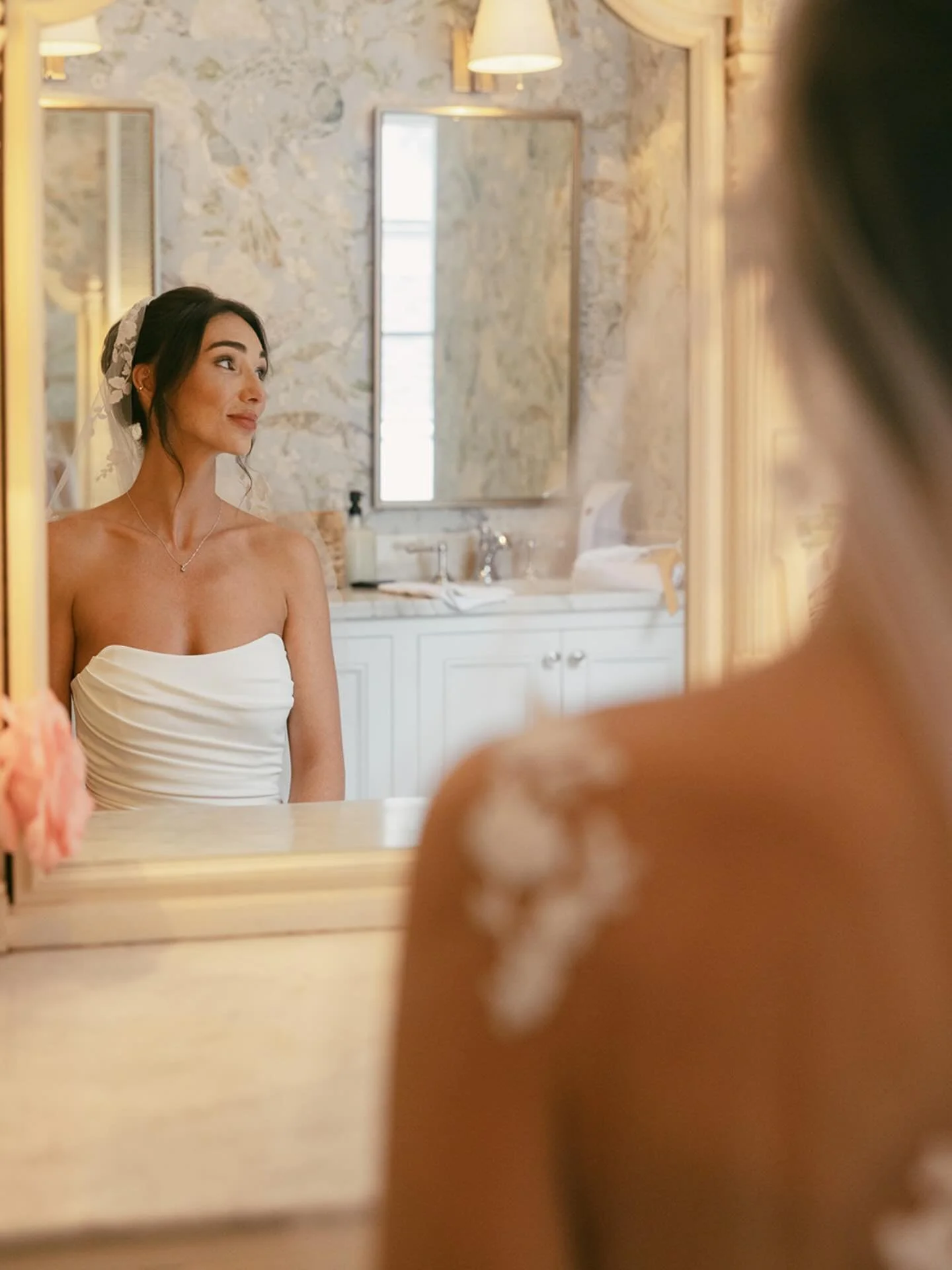 Grace, poise, and bridal perfection in every detail.

Vendor Spotlight:
Photography: @hanevansphoto 
Bridal Beauty: @brushworx
Venue: @swancoachhouse 

🩵 : Brushworx: Hair &amp; Makeup
👰&zwj;♀️ : Weddings | Engagements | Events
💻 : www.brushworx.n