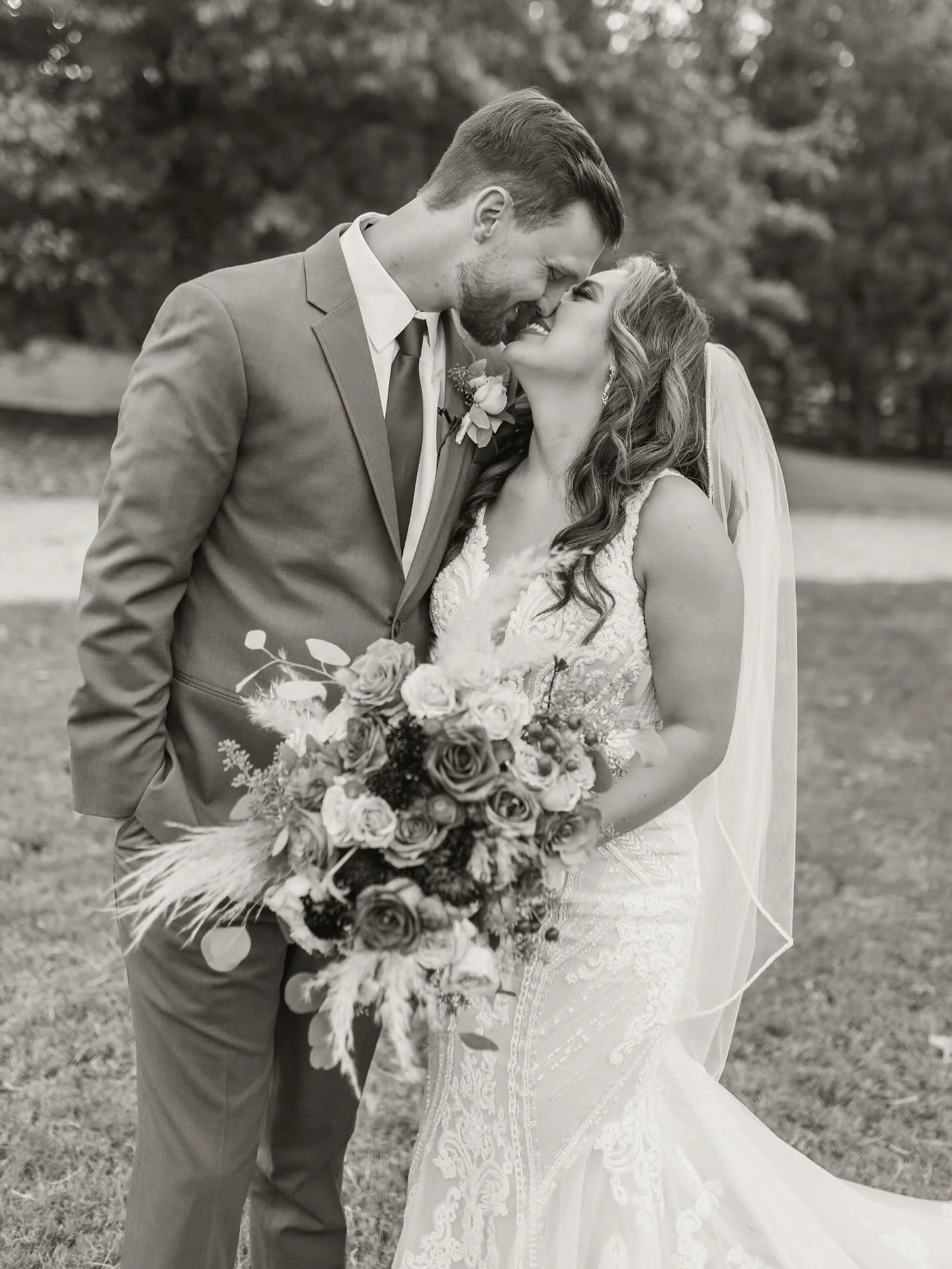 The kind of joy you can feel through the photo. 🤍

Vendor Spotlight:
Photography: @hannahwadephoto 
Bridal Beauty: @brushworx

💙 : Brushworx: Hair &amp; Makeup
👰&zwj;♀️ : Weddings | Engagements | Events
💻 : www.brushworx.net
✨ : Book your complim