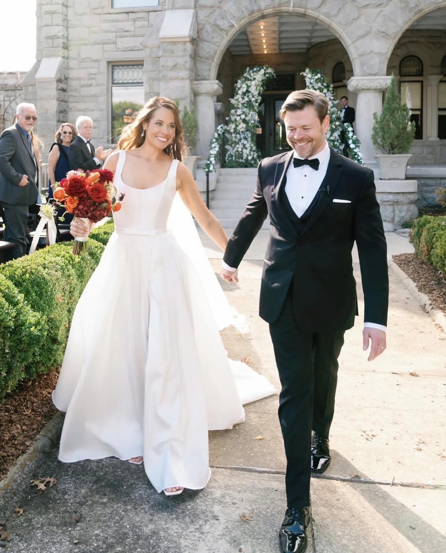 A perfect fall moment, captured in timeless elegance. 🤍

Vendor Spotlight:
Photography: @hannahcreephotography
Bridal Beauty: @brushworx
Venue: @rhodeshall

💙: Brushworx: Hair &amp; Makeup
👰&zwj;♀️: Weddings | Engagements | Events
🖥️: www.brushwo