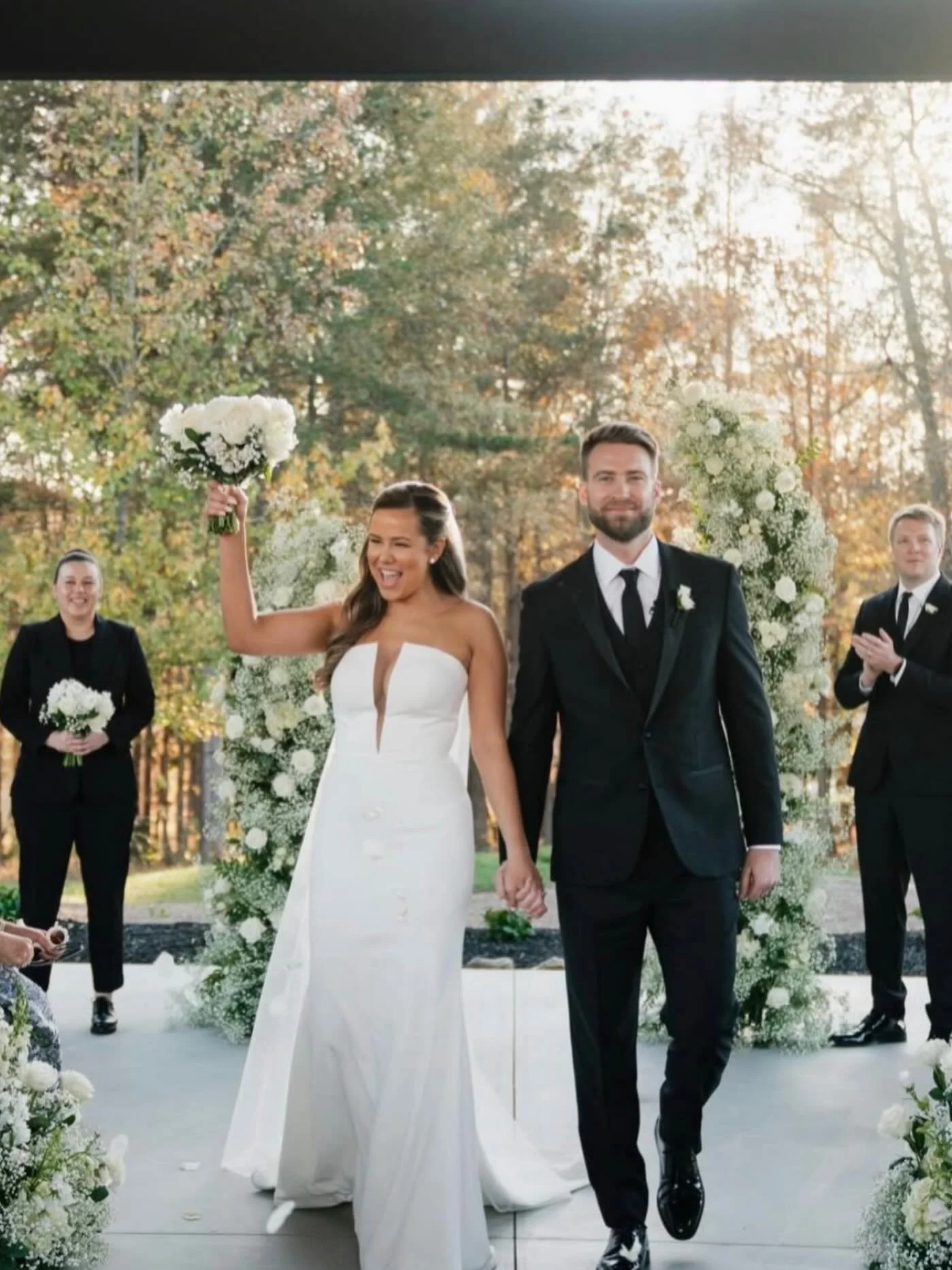 A just-married glow we&rsquo;ll never get over. 🤍✨

Vendor Spotlight:
Photography: @sarah.lessley
Bridal Beauty: @brushworx
Venue: @oakleyonthelake

💙 Brushworx: Hair &amp; Makeup
👰&zwj;♀️ Weddings | Engagements | Events
💻 www.brushworx.net
✨ Boo