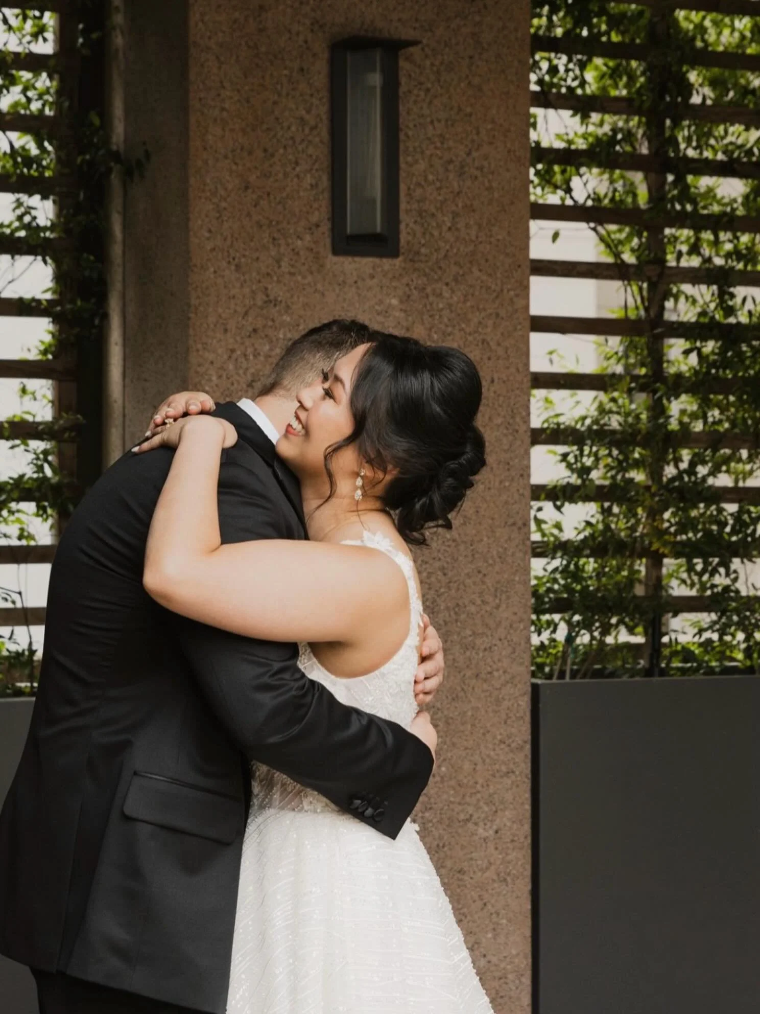 Unforgettable moments. 🤍

Vendor Spotlight:
Photography: @hevesijournal 
Bridal Beauty: @brushworx
Venue: @canoe_atl 

💙: Brushworx: Hair &amp; Makeup
👰🏼&zwj;♀️: Weddings | Engagements | Events
💻: www.brushworx.net
✨: Book your complimentary con