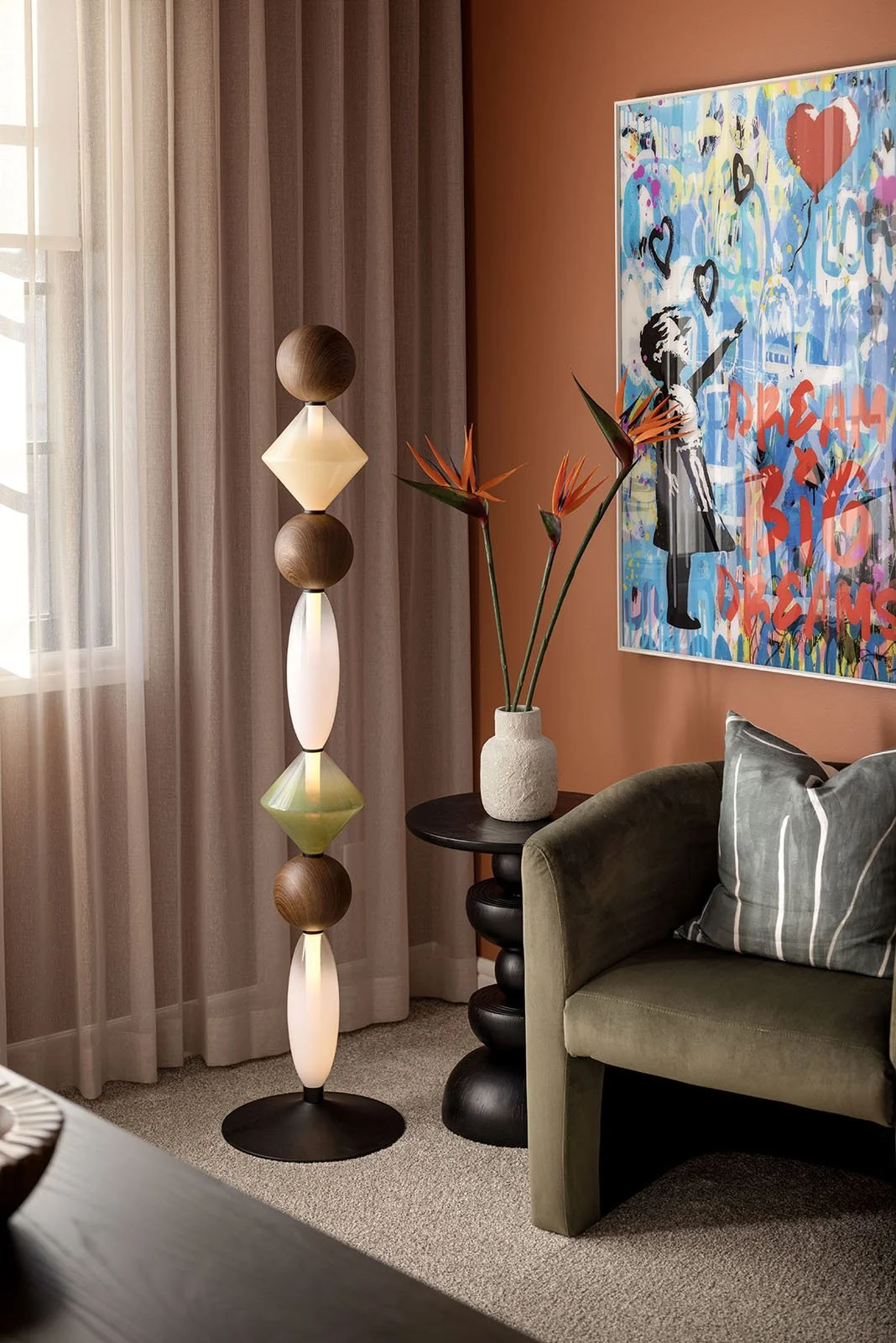 Distinctive_Living_Naij_Meridian_Floorlamp_Lifestyle_01.jpg
