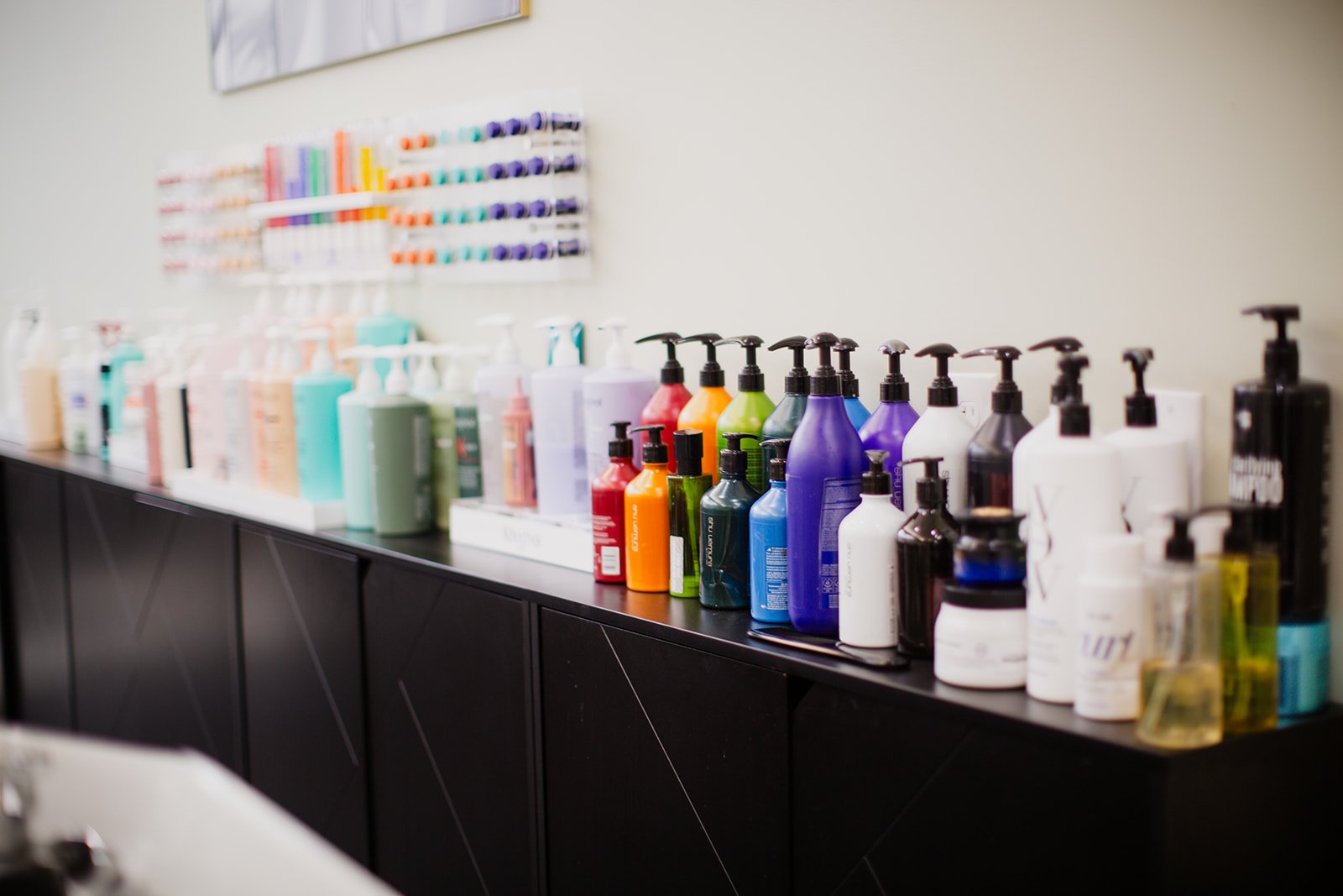 How Often Should I Wash My Hair? A Professional Guide from Salon Vinlie 🖤