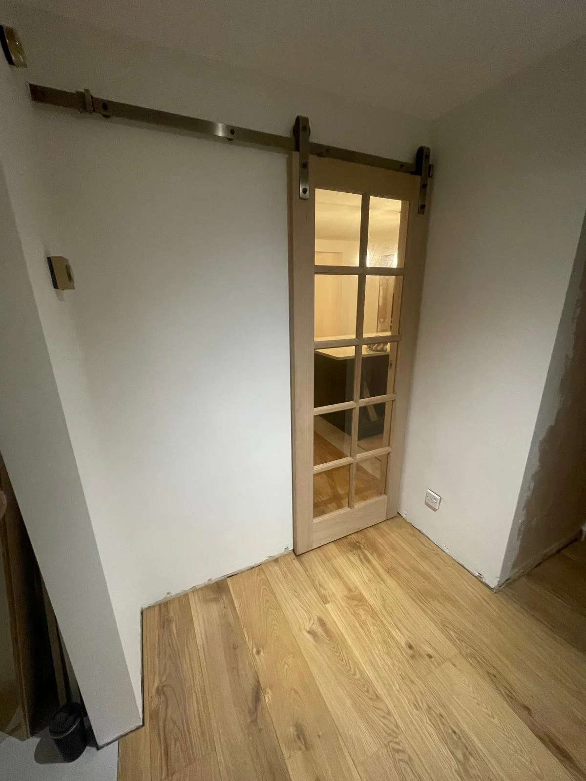 romsey southampton door hanging fitting.JPG