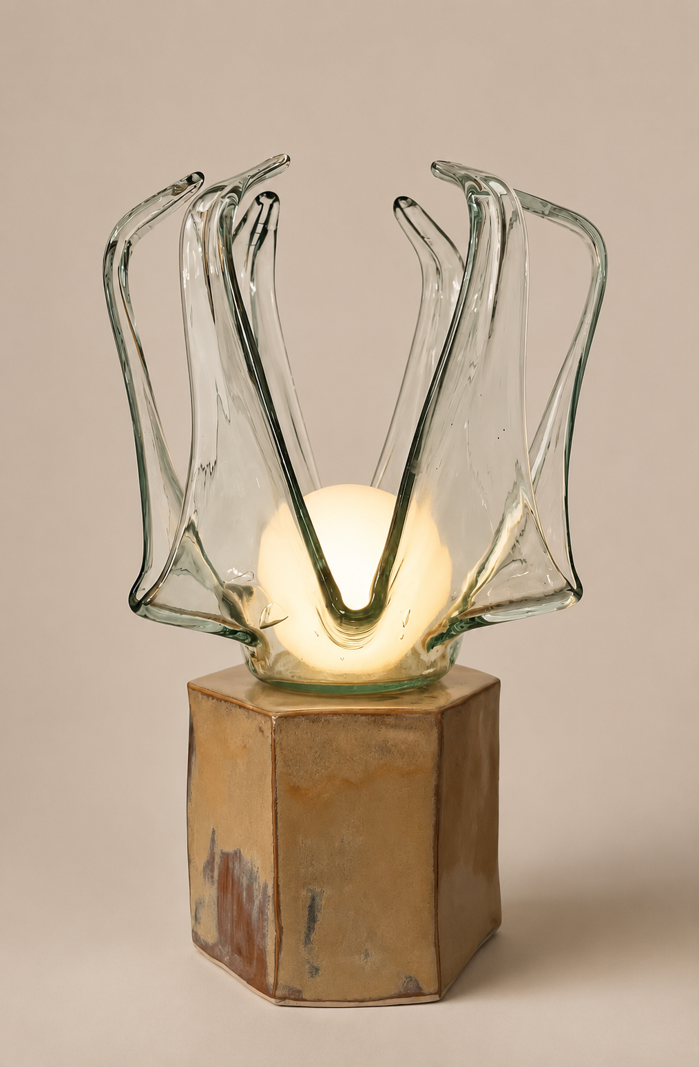 Proto_AlexandraDenat_VineLamp_Transp.png