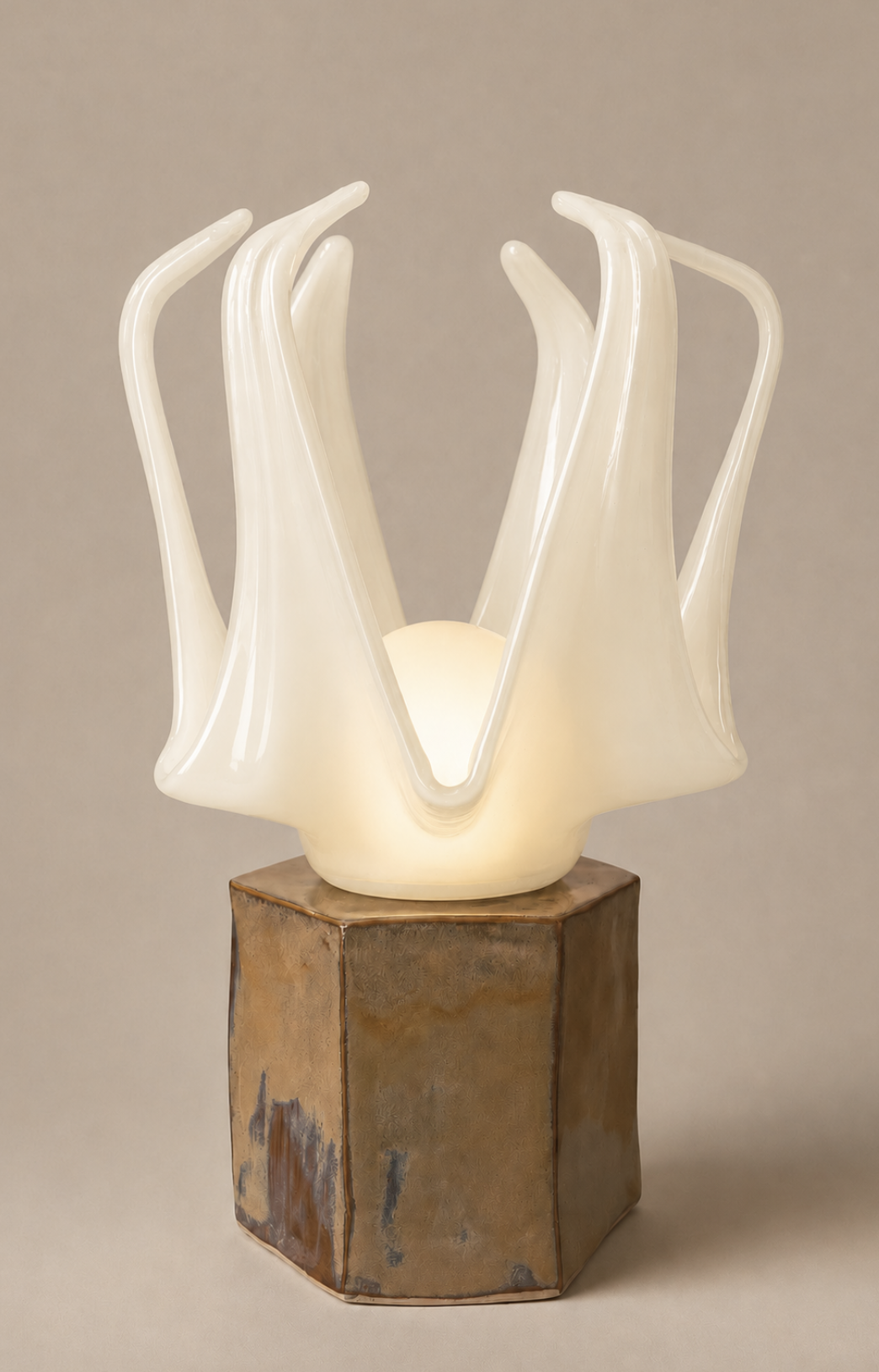 Proto_AlexandraDenat_VineLamp_Opale.png