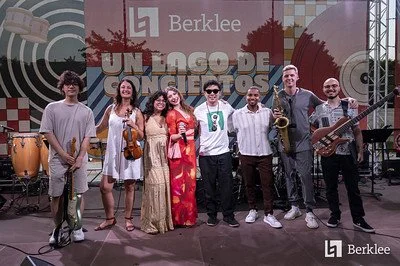 Un Lago De Conciertos 4/19
