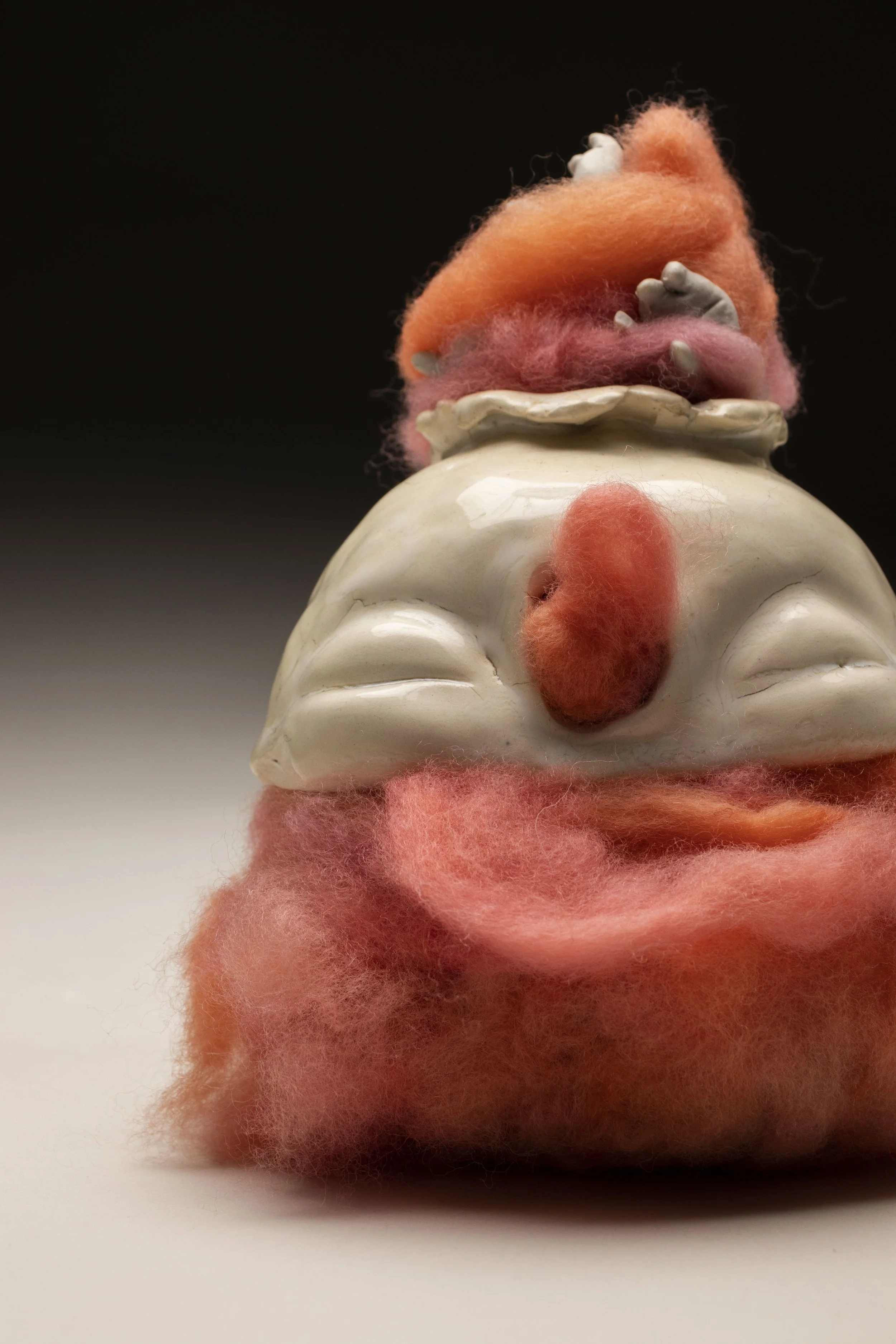 Don't Think Do (red).

Stoneware, dyed wool
13 x 8 x 8 cm
2023