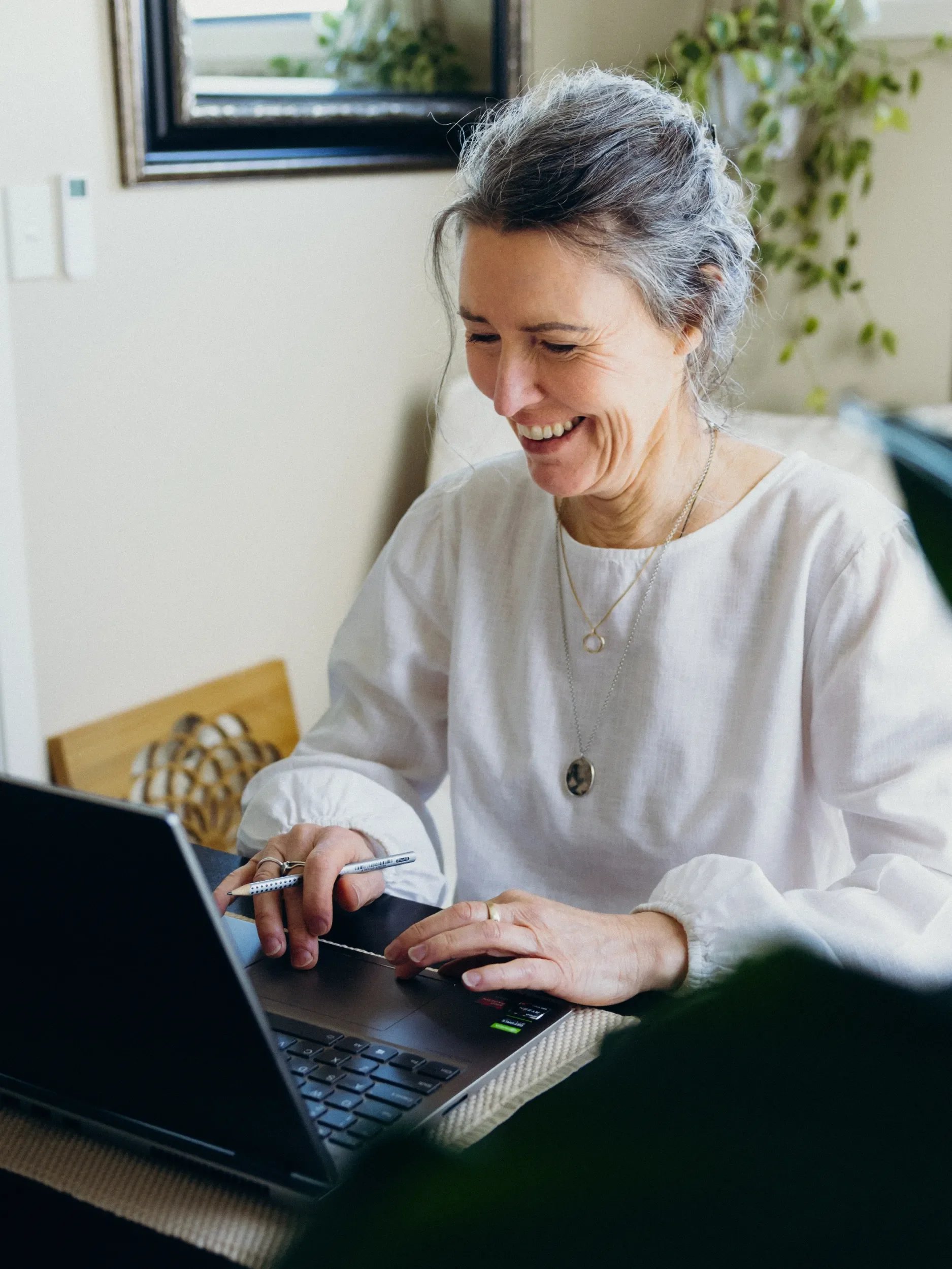 Spiritual life Vicki Wallace - guide creators and visionaries through the unknown — supporting you to expand your energetic practice and connect with a deeper version of yourself.