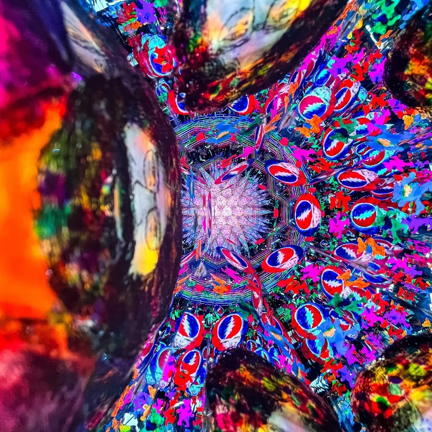 🤩We are very GRATEFUL to share this beautiful, unique scope, in honor of Jerry Garcia! Read more below! ⬇️ 

*️⃣This &ldquo;Ode to Jerry&rdquo; was created by none other than the great David Sugich himself. This piece is to celebrate the artist that