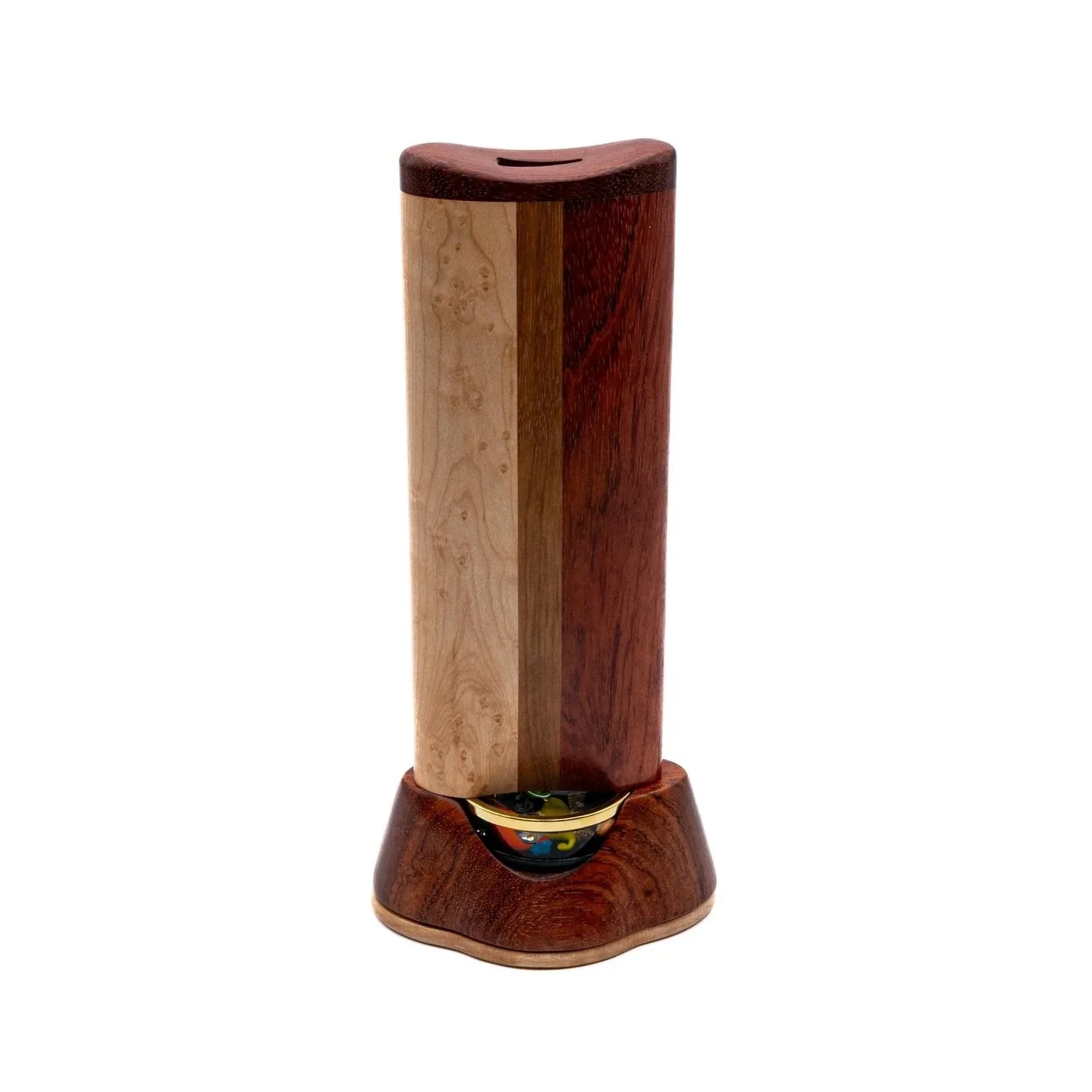 The Turniton! An amazing combination of woods between the Bubinga &amp; Maple! This hand held kaleidoscope will bring color to even the darkest of nights.💫

✳️This kaleidoscope has its own internally powered led light source, using (3) AAA batteries