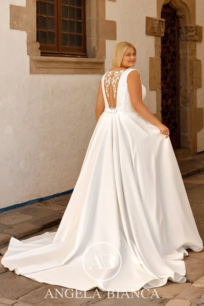 1086 Curvy ivory.jpg