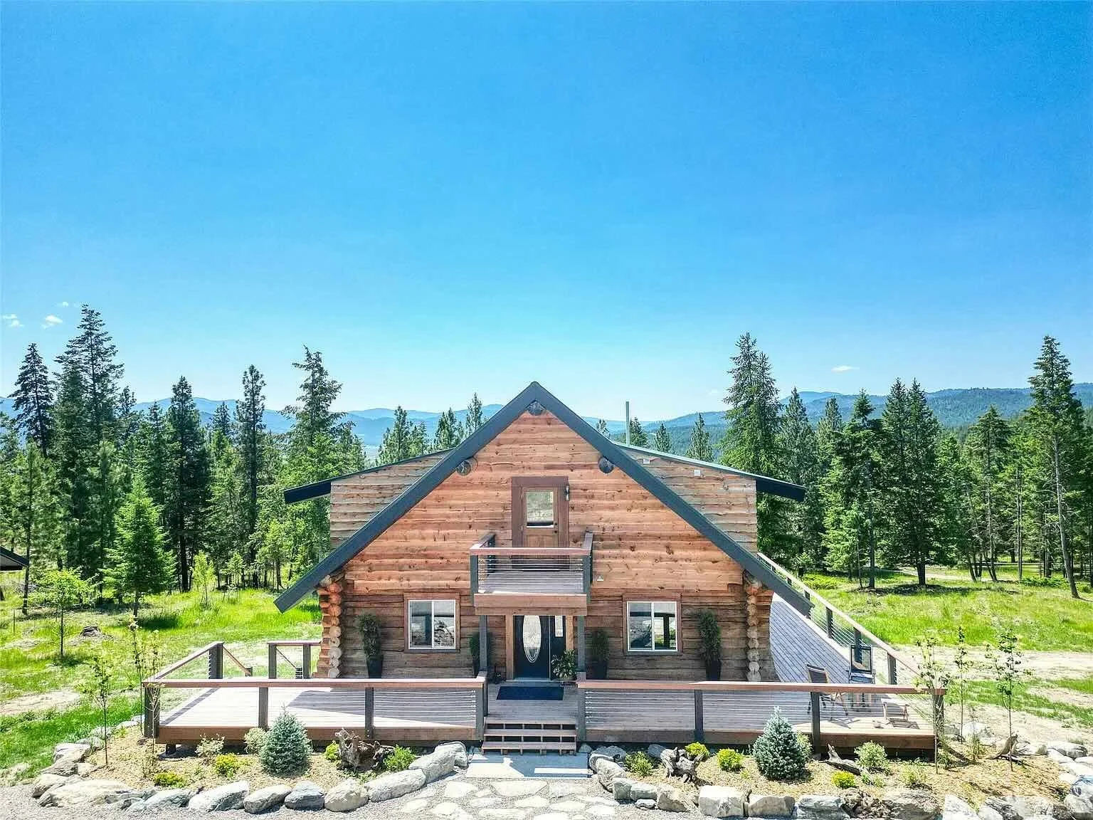 Stunning Montana Log Home for Sale on 10 Acres – 338 Boorman Ln, Kalispell, MT