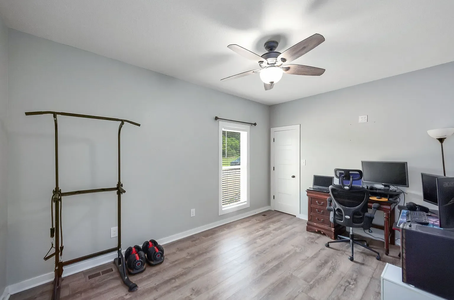 hum22.webp