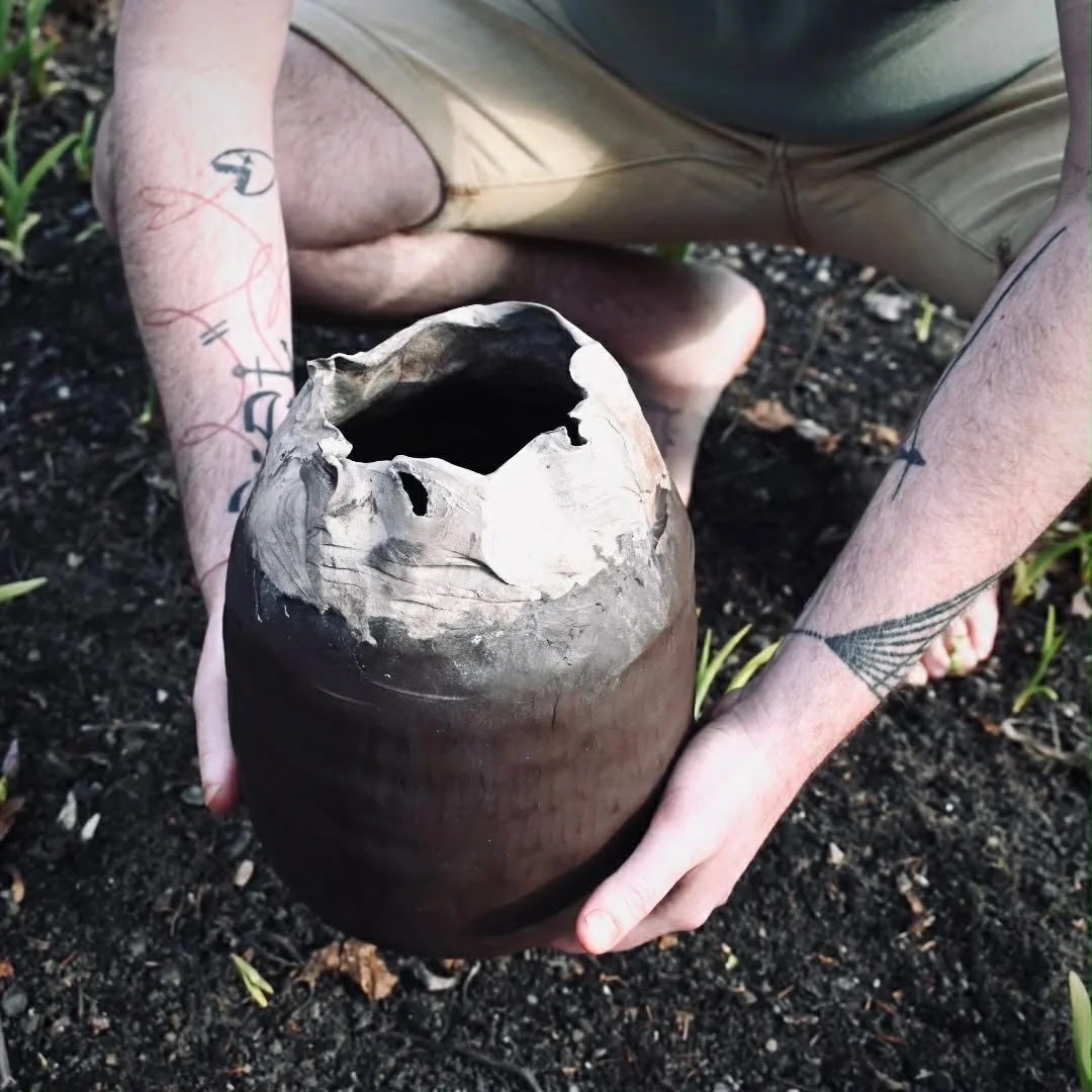 Hier j&rsquo;ai eu la visite d&rsquo;une amie pr&eacute;cieuse qui a pris le temps de faire des photos magnifiques de mes vases #collectionmouvement #atelierinedit cr&eacute;dit photo @miumsur.toi