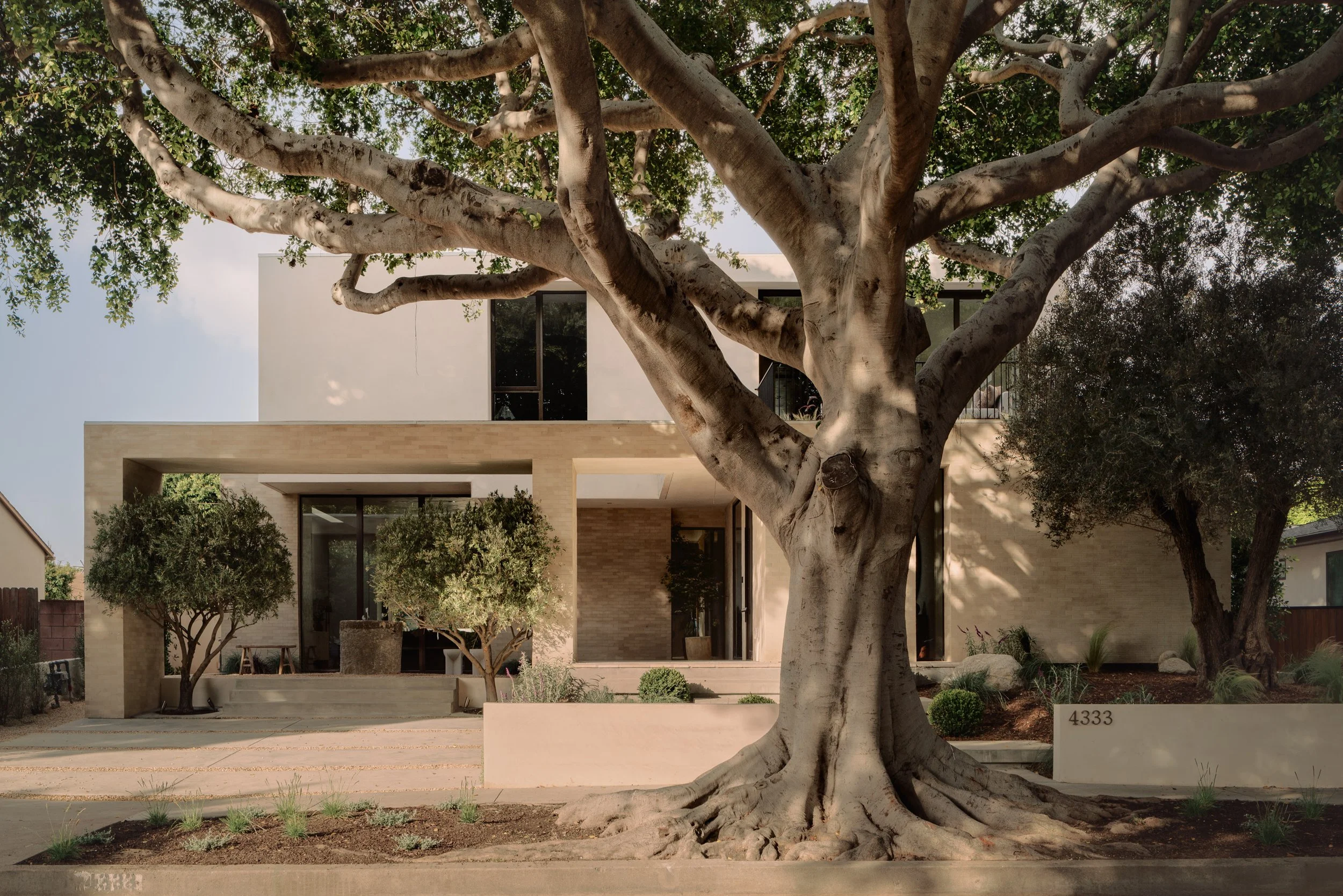 4333 Vinton - Evan Ramzi - Web-2.jpg