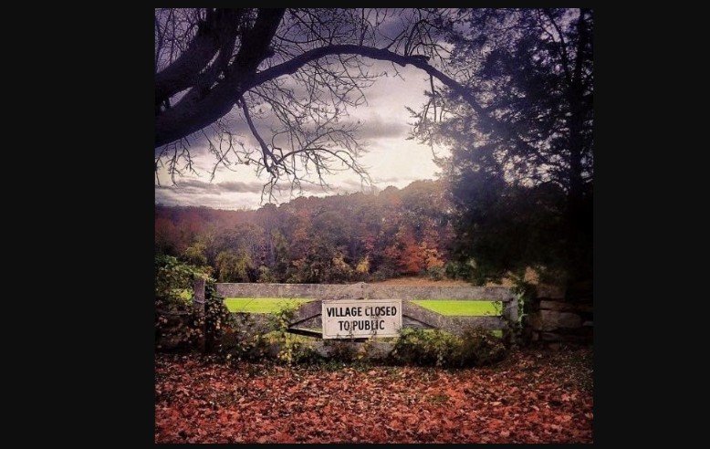Sign warning off tresspassers